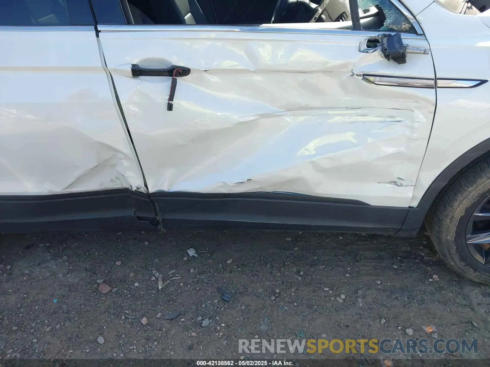 6 Photograph of a damaged car 3VVNB7AX9PM121316 VOLKSWAGEN TIGUAN 2023