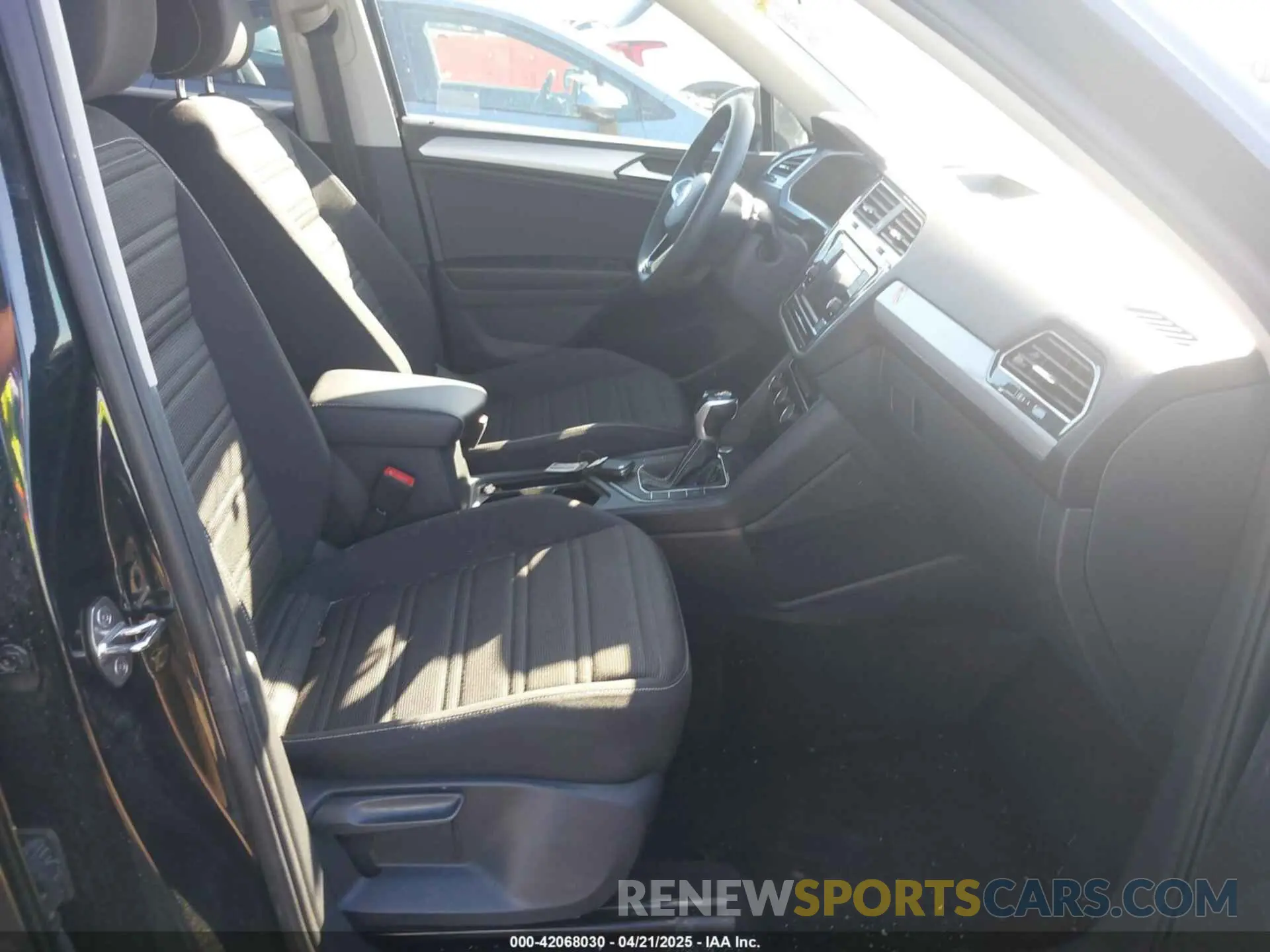 5 Photograph of a damaged car 3VVRB7AX0PM120136 VOLKSWAGEN TIGUAN 2023