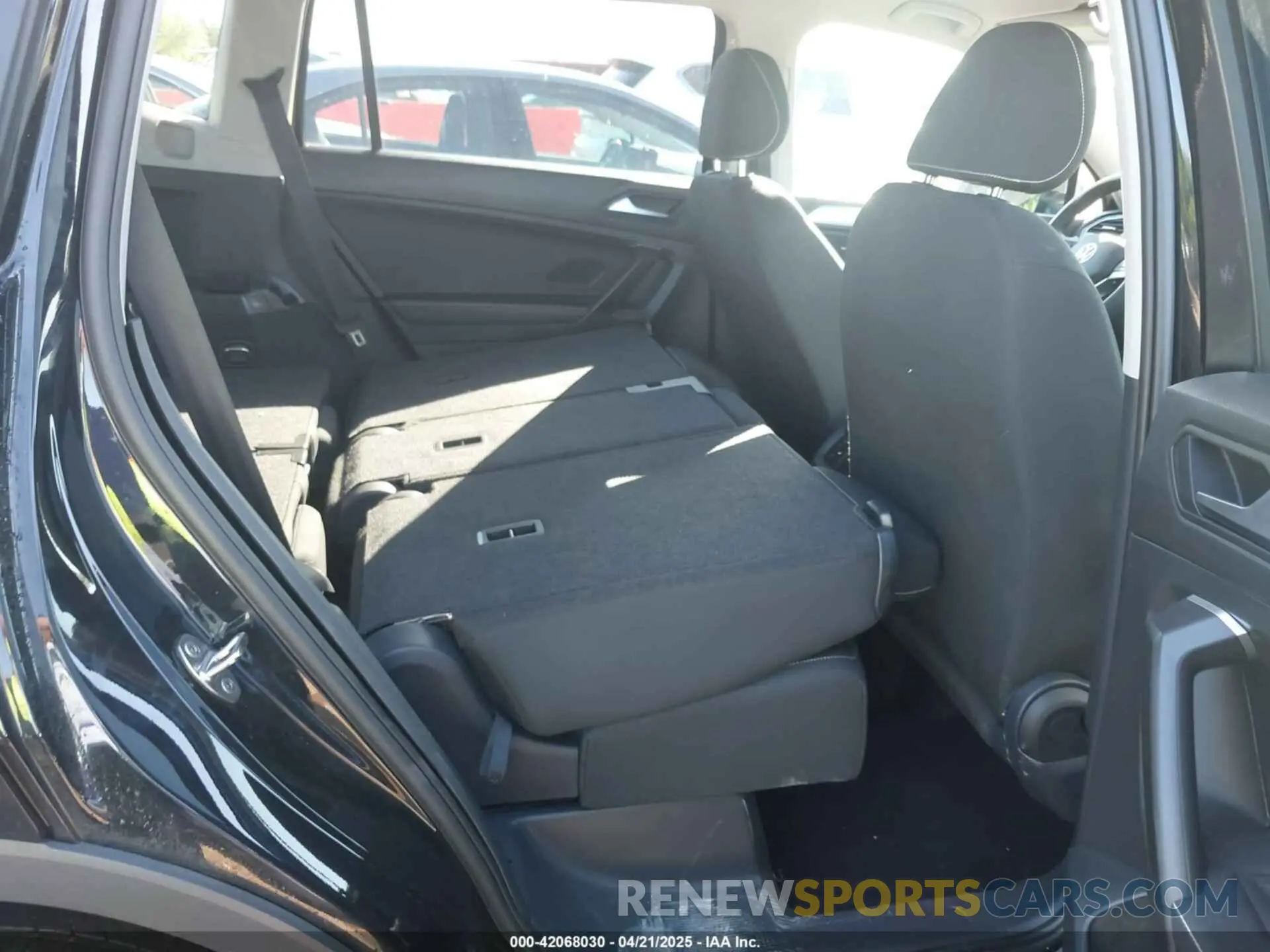 8 Photograph of a damaged car 3VVRB7AX0PM120136 VOLKSWAGEN TIGUAN 2023