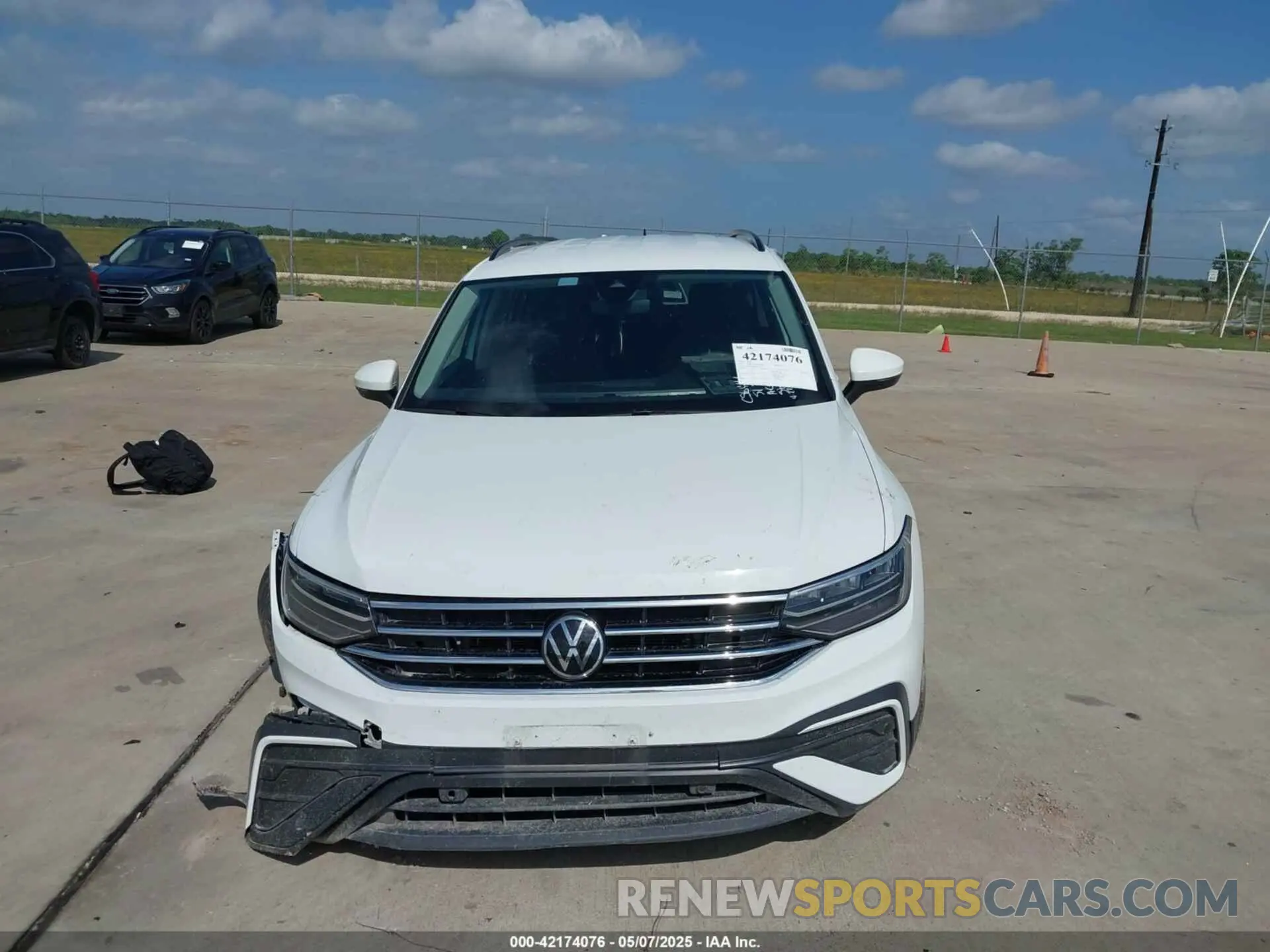12 Photograph of a damaged car 3VVRB7AX1PM115138 VOLKSWAGEN TIGUAN 2023