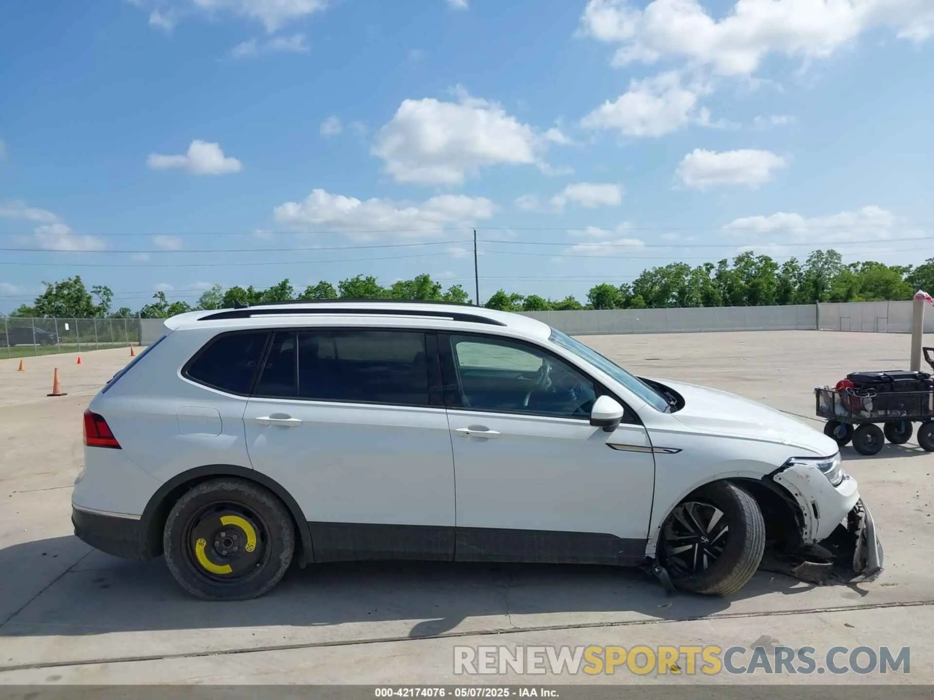 13 Photograph of a damaged car 3VVRB7AX1PM115138 VOLKSWAGEN TIGUAN 2023