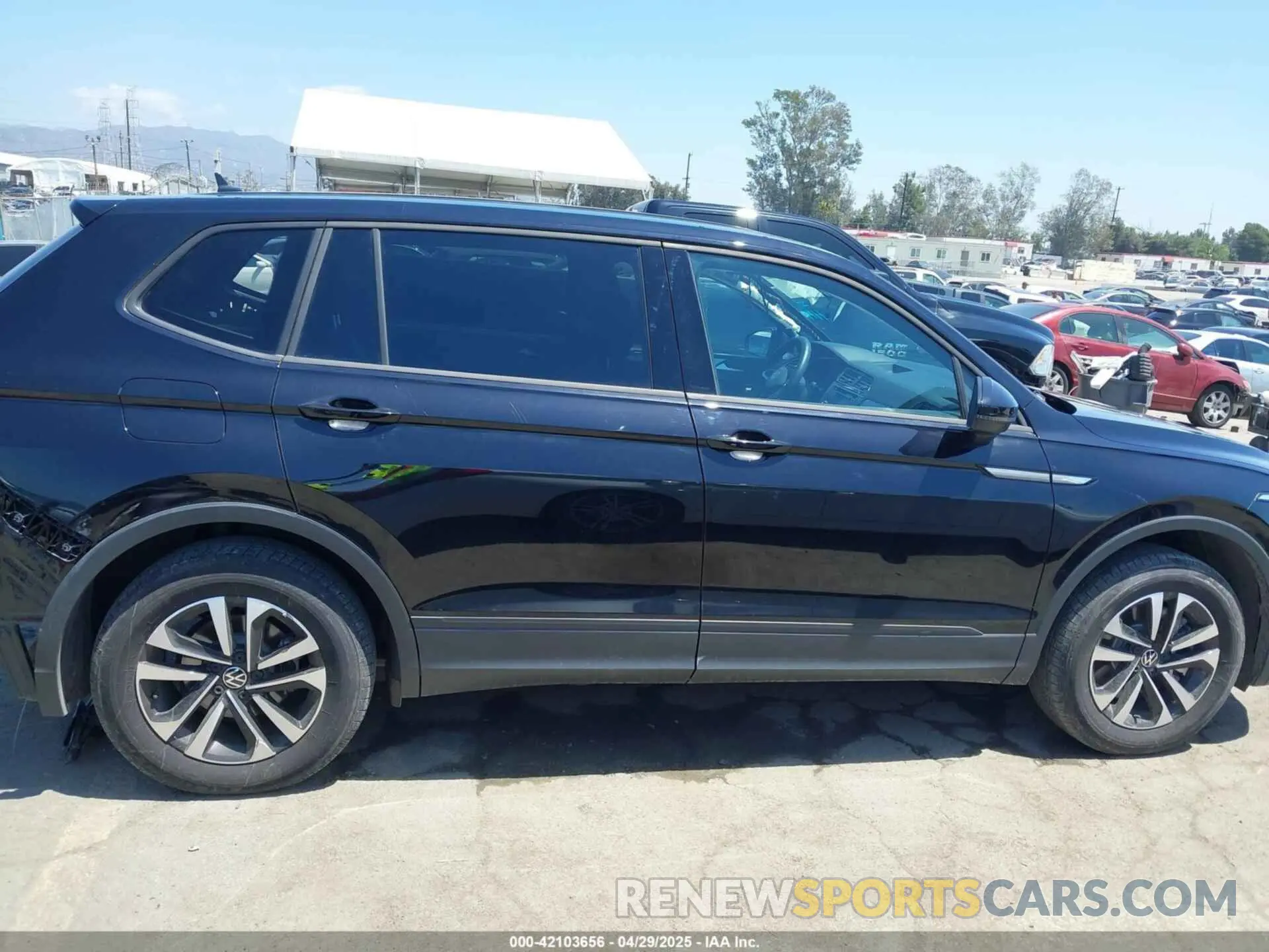 14 Photograph of a damaged car 3VVRB7AX3PM064709 VOLKSWAGEN TIGUAN 2023