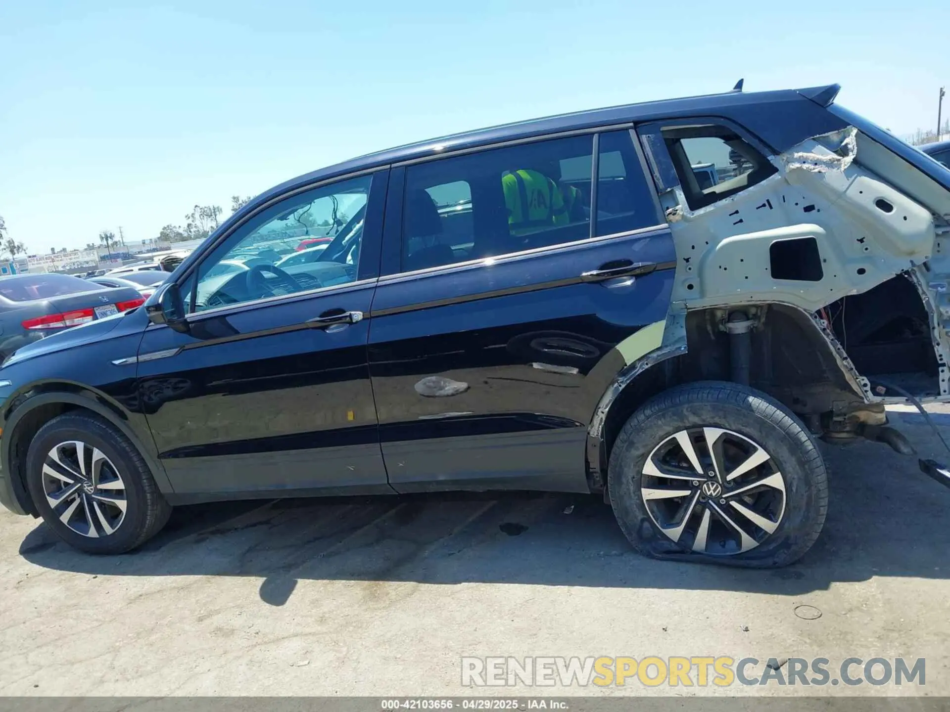 15 Photograph of a damaged car 3VVRB7AX3PM064709 VOLKSWAGEN TIGUAN 2023
