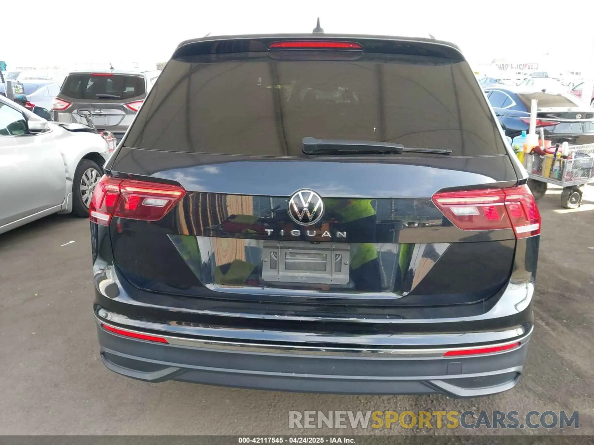 16 Photograph of a damaged car 3VVRB7AX8PM068965 VOLKSWAGEN TIGUAN 2023