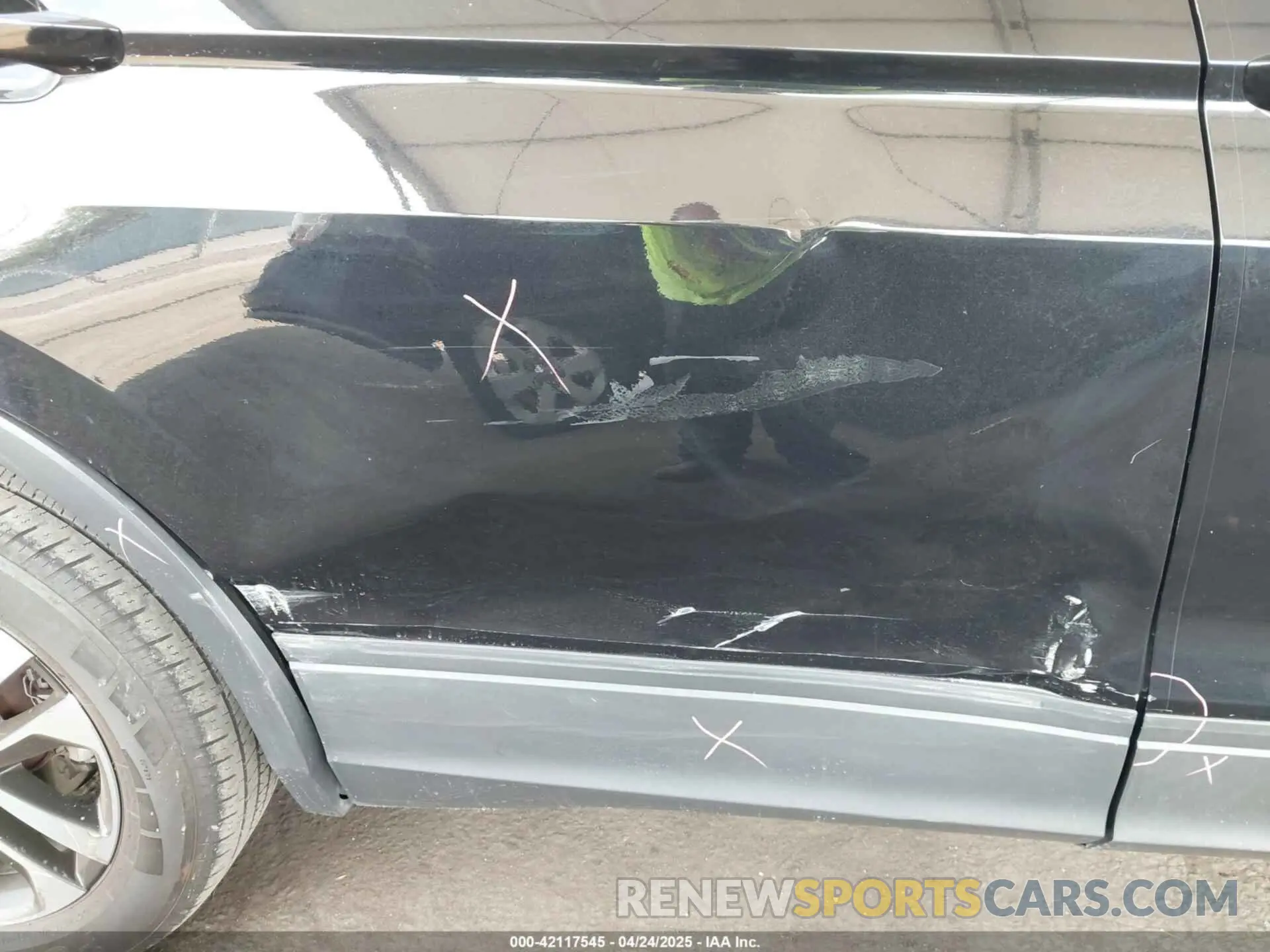 17 Photograph of a damaged car 3VVRB7AX8PM068965 VOLKSWAGEN TIGUAN 2023