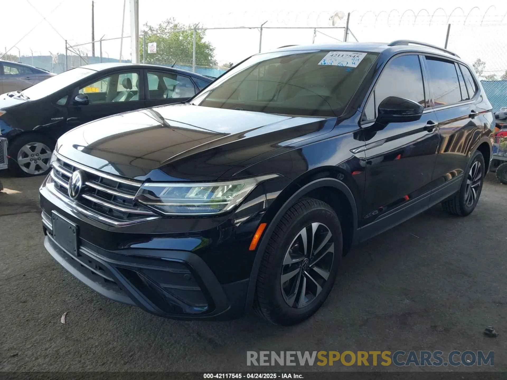 2 Photograph of a damaged car 3VVRB7AX8PM068965 VOLKSWAGEN TIGUAN 2023