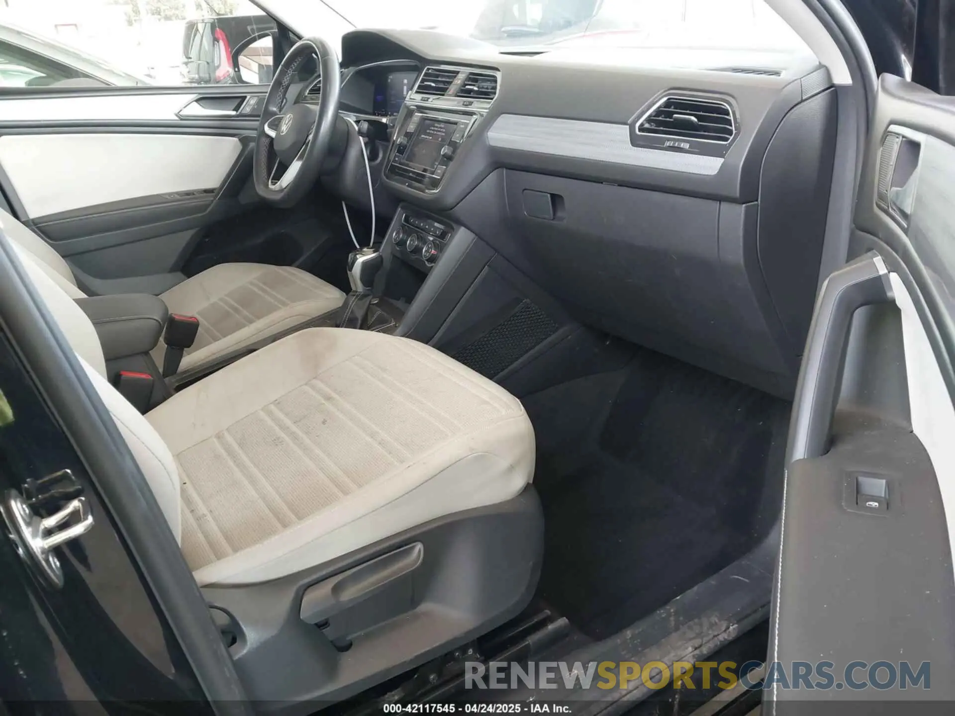 5 Photograph of a damaged car 3VVRB7AX8PM068965 VOLKSWAGEN TIGUAN 2023