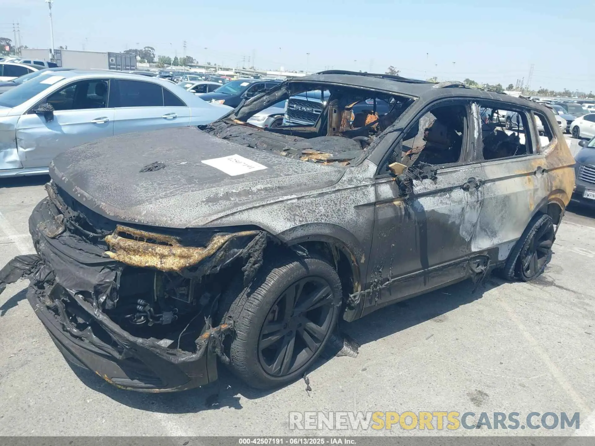 2 Photograph of a damaged car 03VVCB7AX3RM19423 VOLKSWAGEN TIGUAN 2024