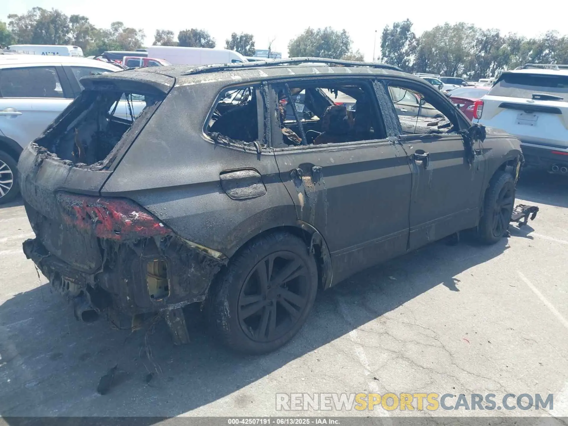 4 Photograph of a damaged car 03VVCB7AX3RM19423 VOLKSWAGEN TIGUAN 2024