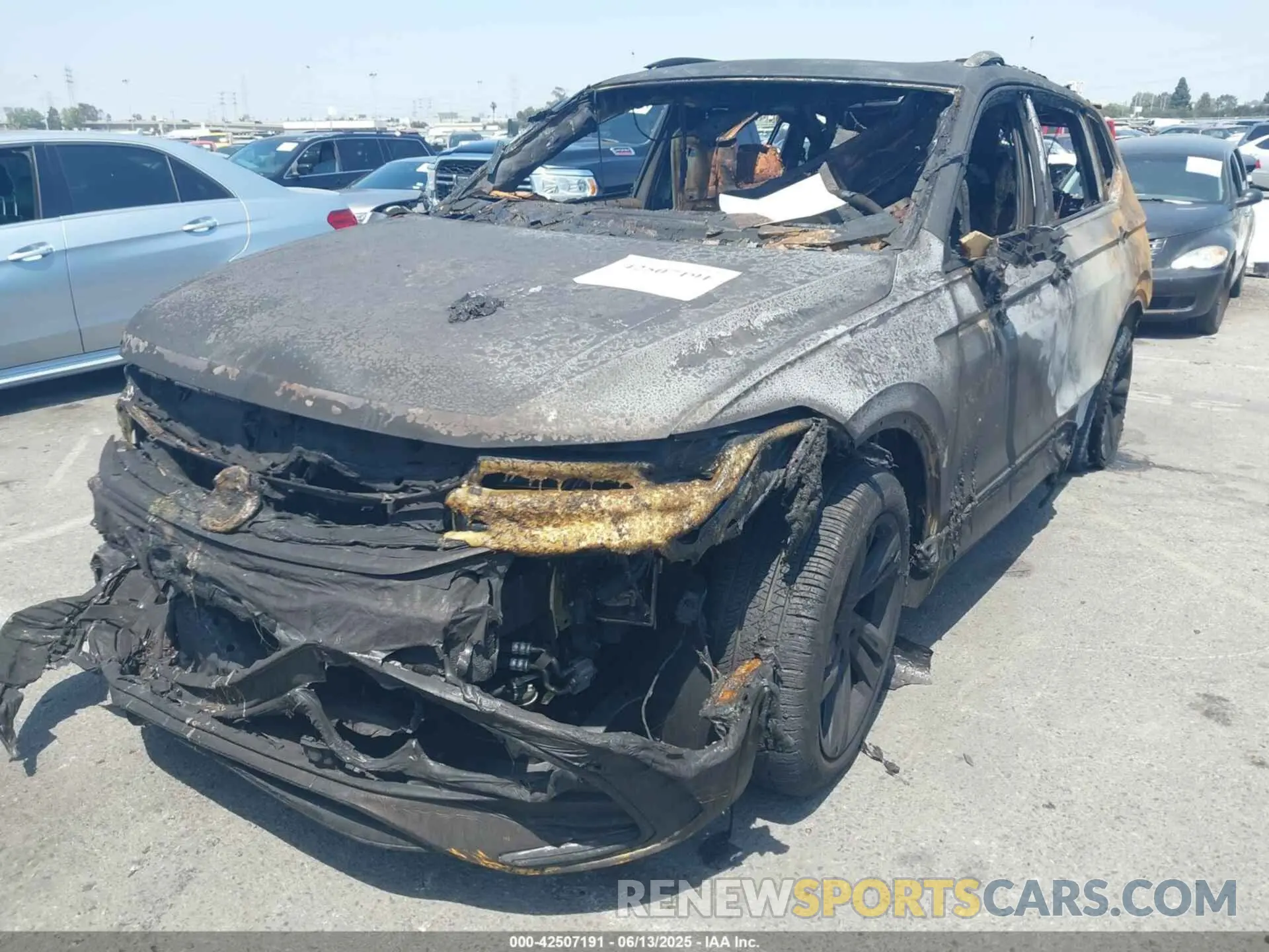 6 Photograph of a damaged car 03VVCB7AX3RM19423 VOLKSWAGEN TIGUAN 2024