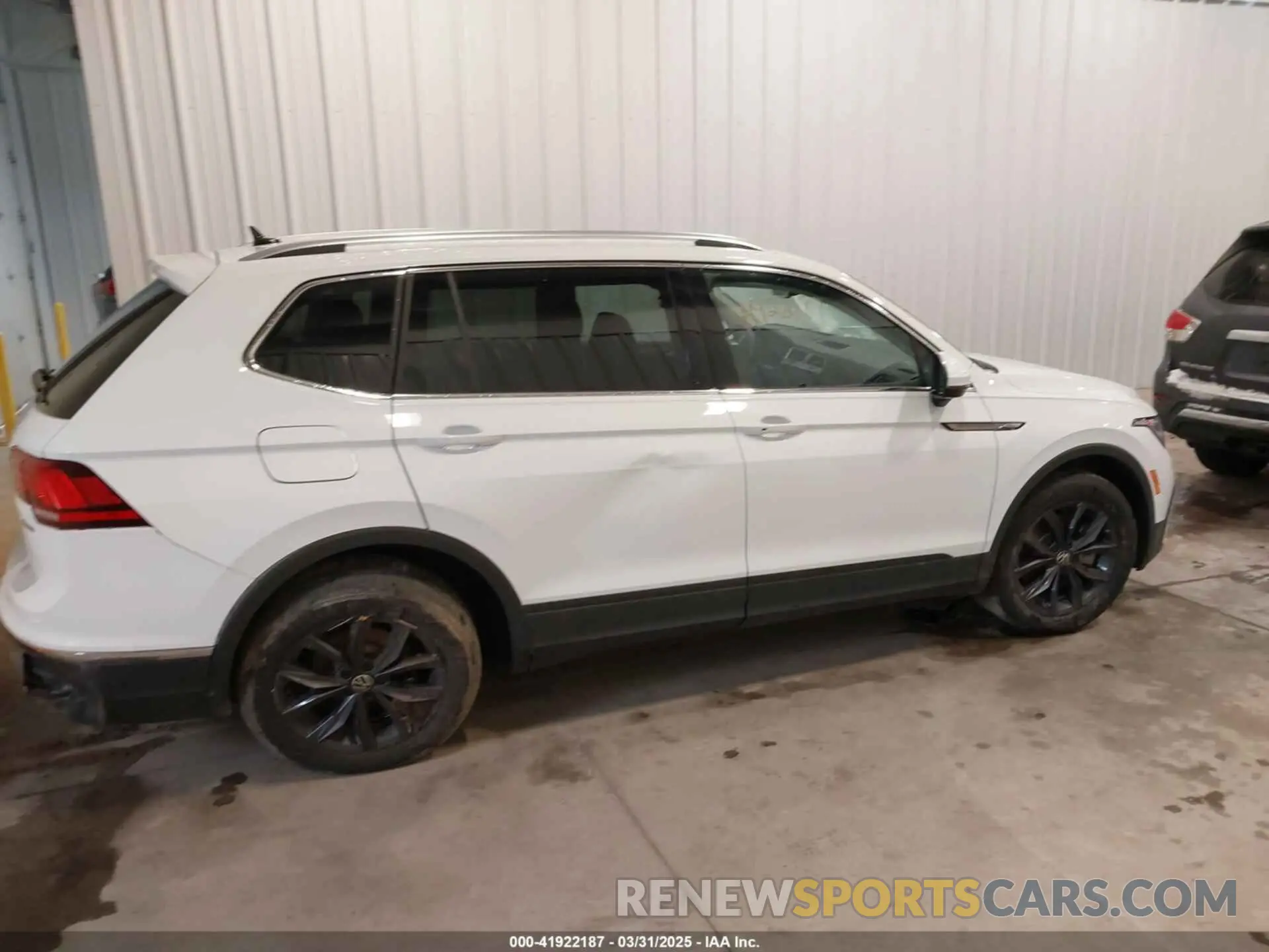 12 Photograph of a damaged car 3VV2B7AX0RM035320 VOLKSWAGEN TIGUAN 2024