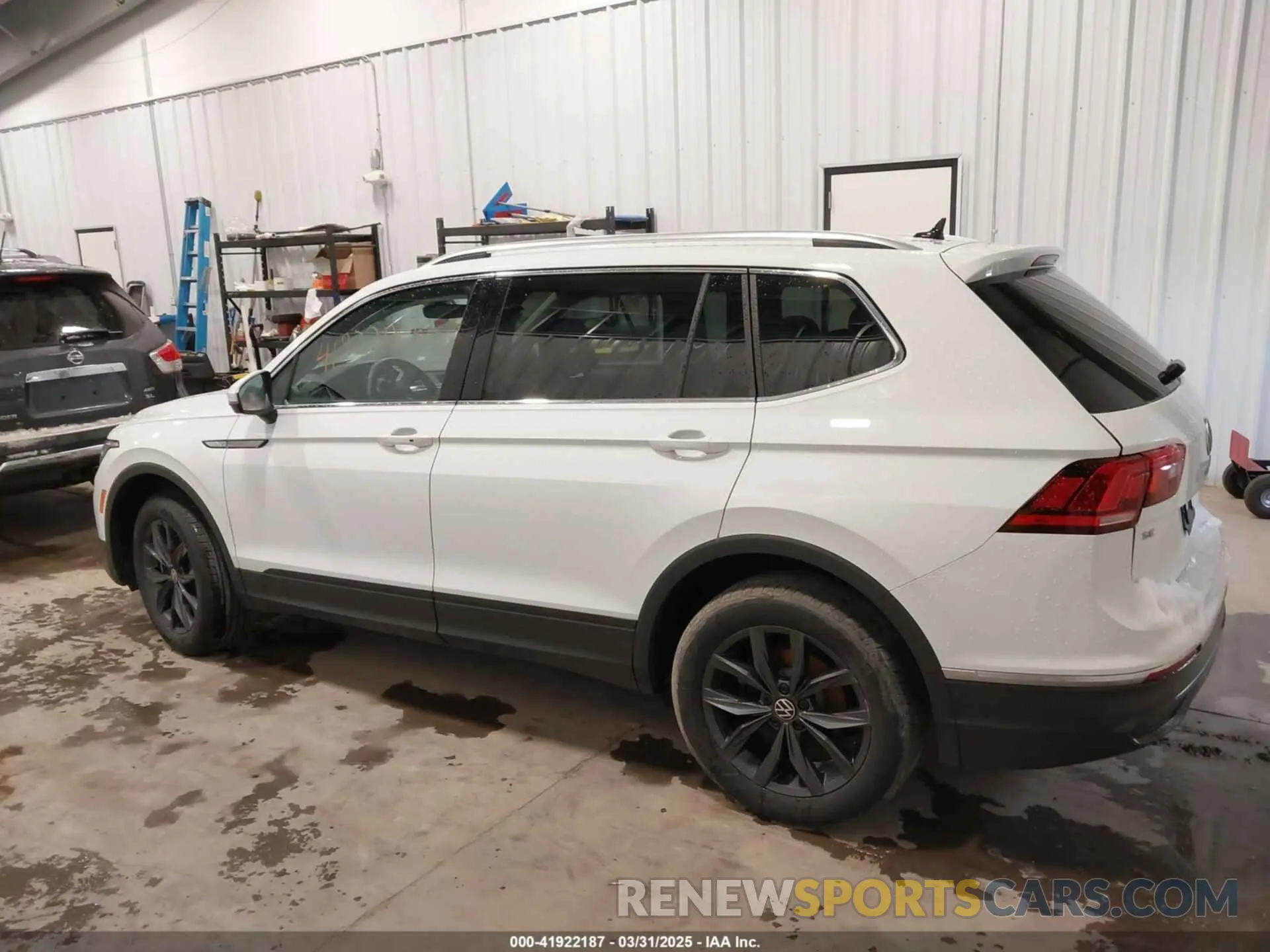 13 Photograph of a damaged car 3VV2B7AX0RM035320 VOLKSWAGEN TIGUAN 2024