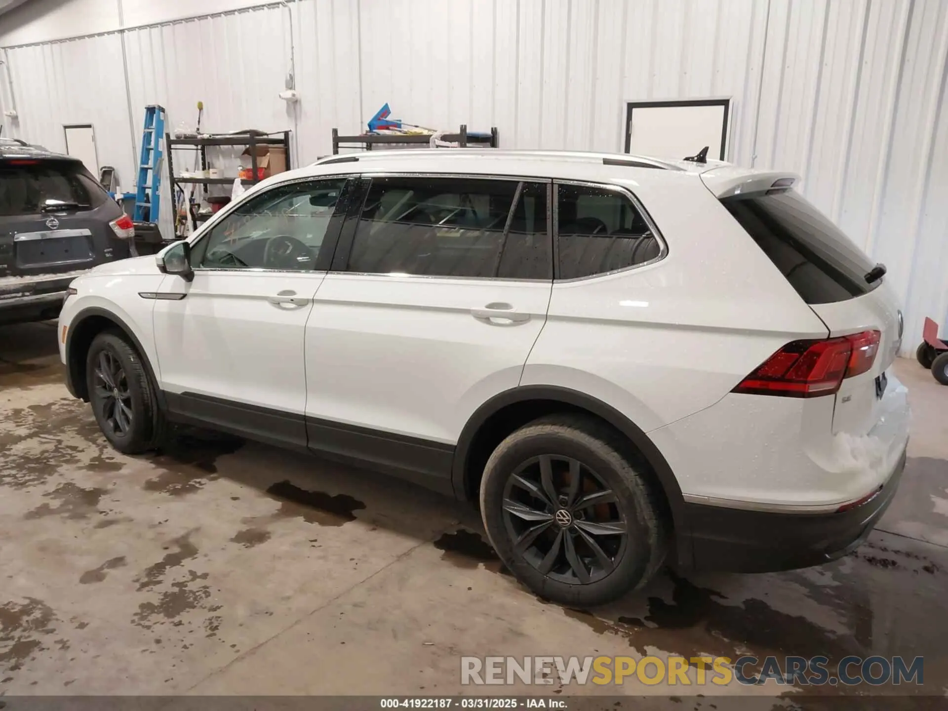 3 Photograph of a damaged car 3VV2B7AX0RM035320 VOLKSWAGEN TIGUAN 2024