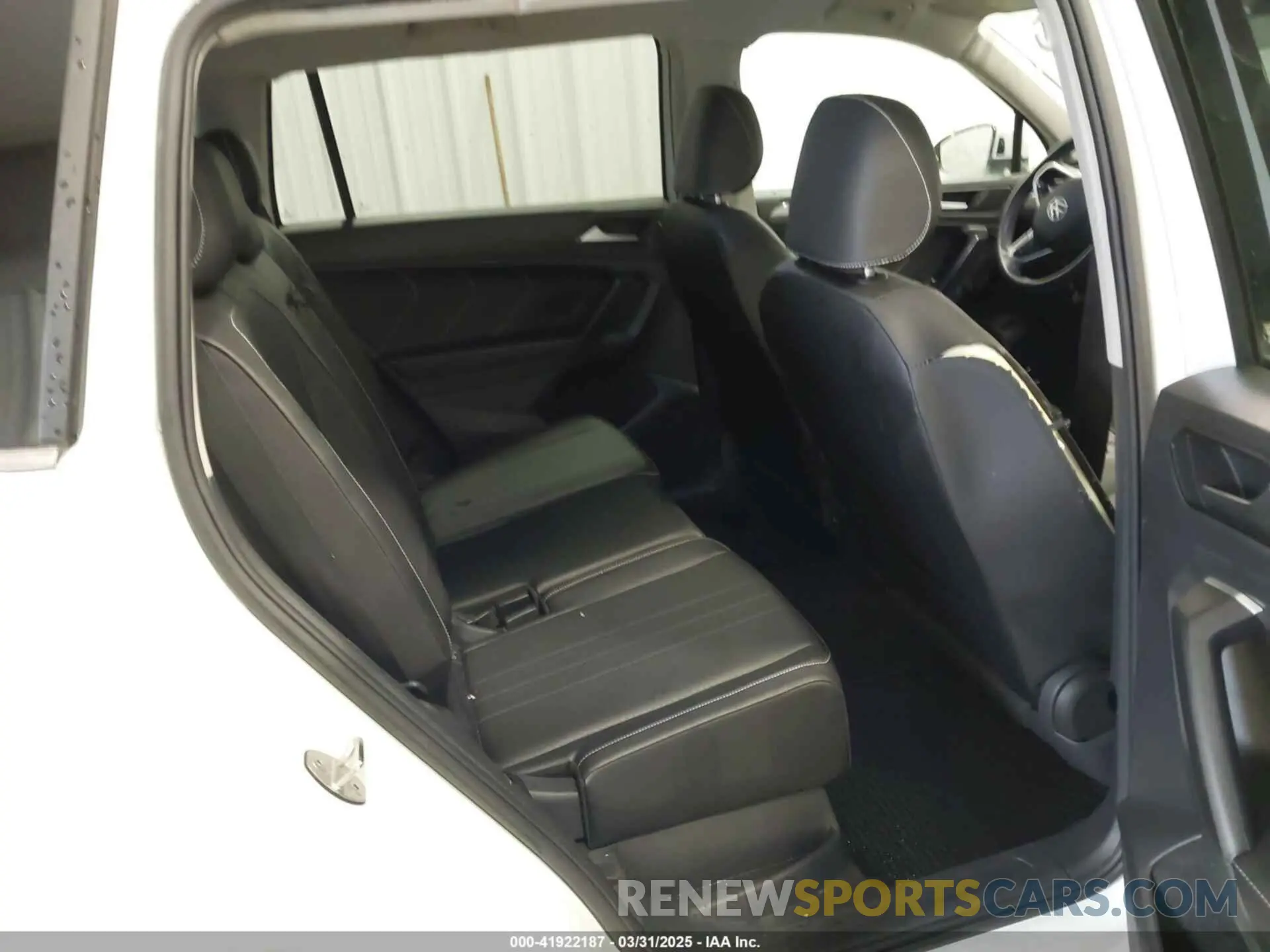 8 Photograph of a damaged car 3VV2B7AX0RM035320 VOLKSWAGEN TIGUAN 2024