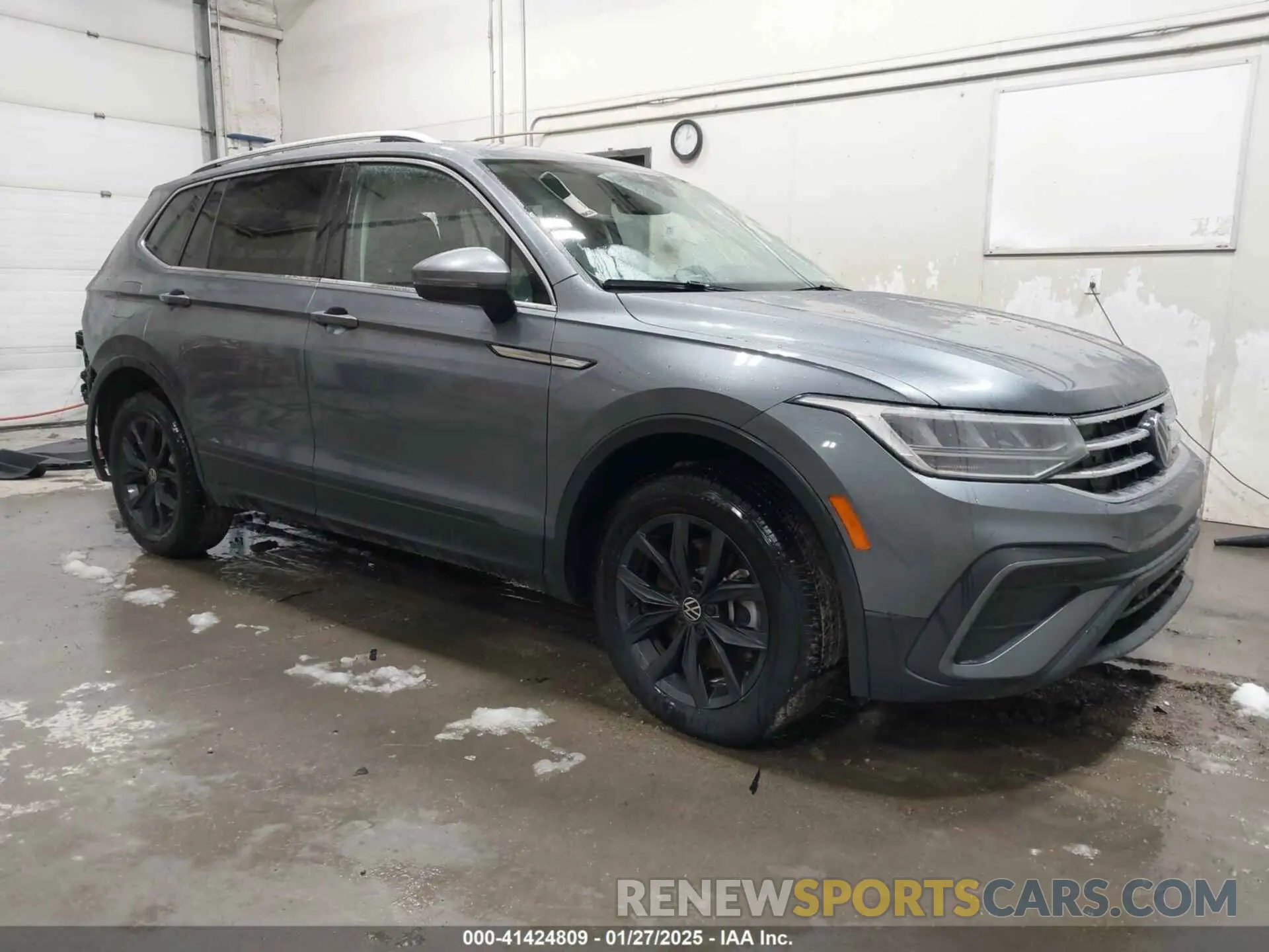 1 Photograph of a damaged car 3VV2B7AX1RM108520 VOLKSWAGEN TIGUAN 2024