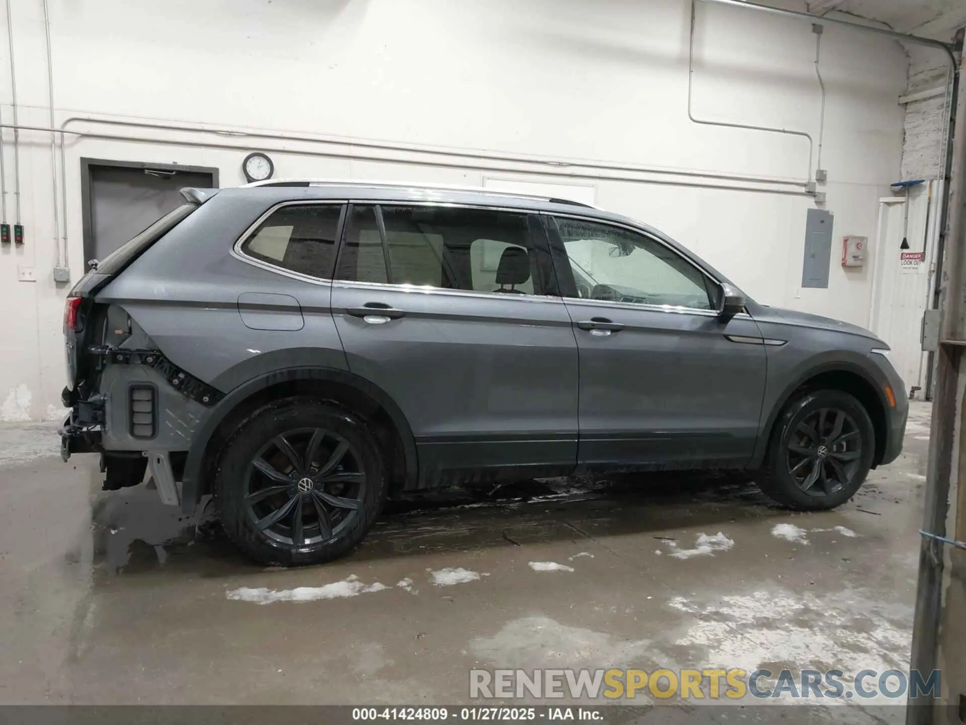 14 Photograph of a damaged car 3VV2B7AX1RM108520 VOLKSWAGEN TIGUAN 2024