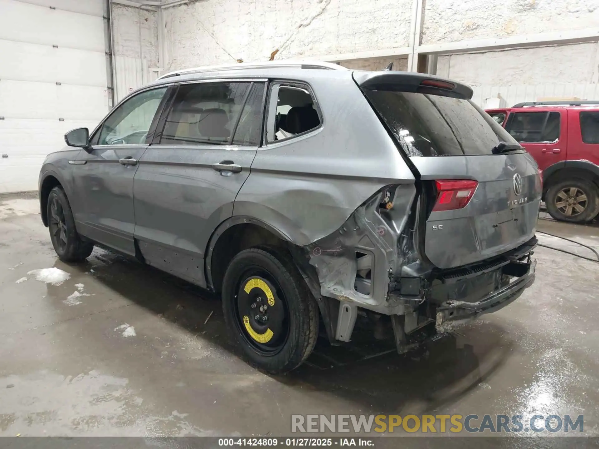 3 Photograph of a damaged car 3VV2B7AX1RM108520 VOLKSWAGEN TIGUAN 2024