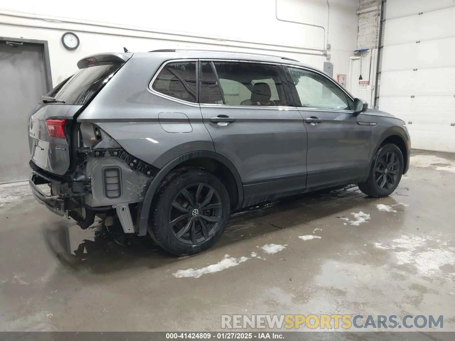 4 Photograph of a damaged car 3VV2B7AX1RM108520 VOLKSWAGEN TIGUAN 2024