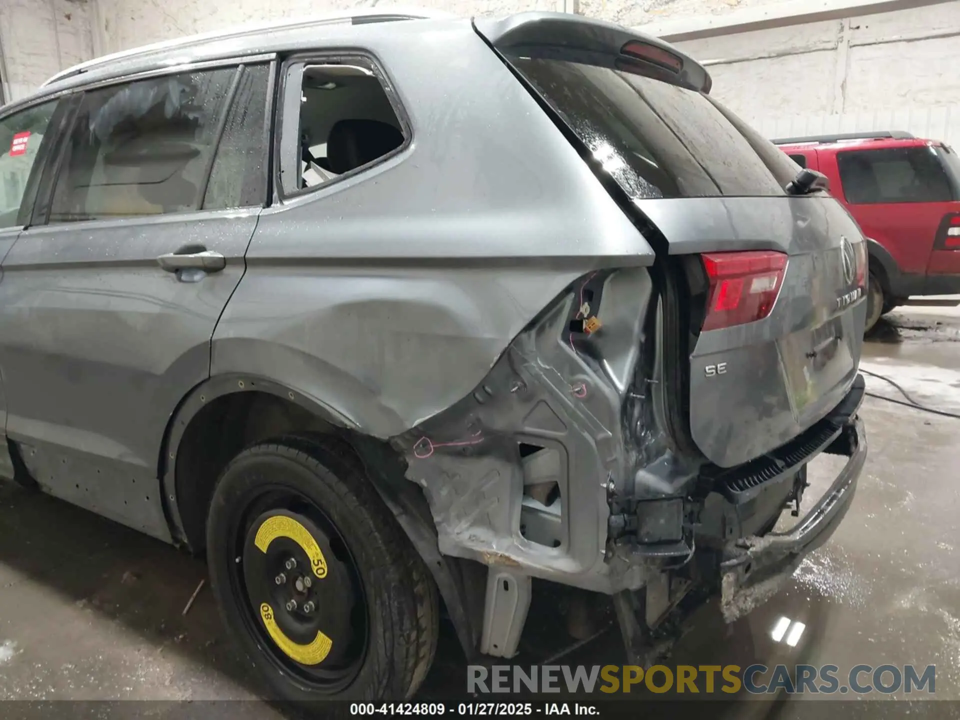 6 Photograph of a damaged car 3VV2B7AX1RM108520 VOLKSWAGEN TIGUAN 2024