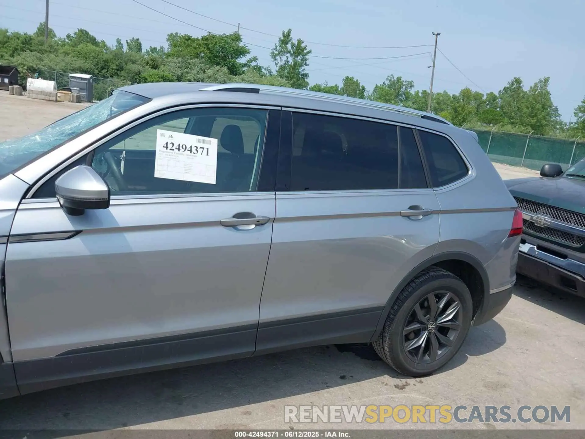 14 Photograph of a damaged car 3VV2B7AX2RM012282 VOLKSWAGEN TIGUAN 2024