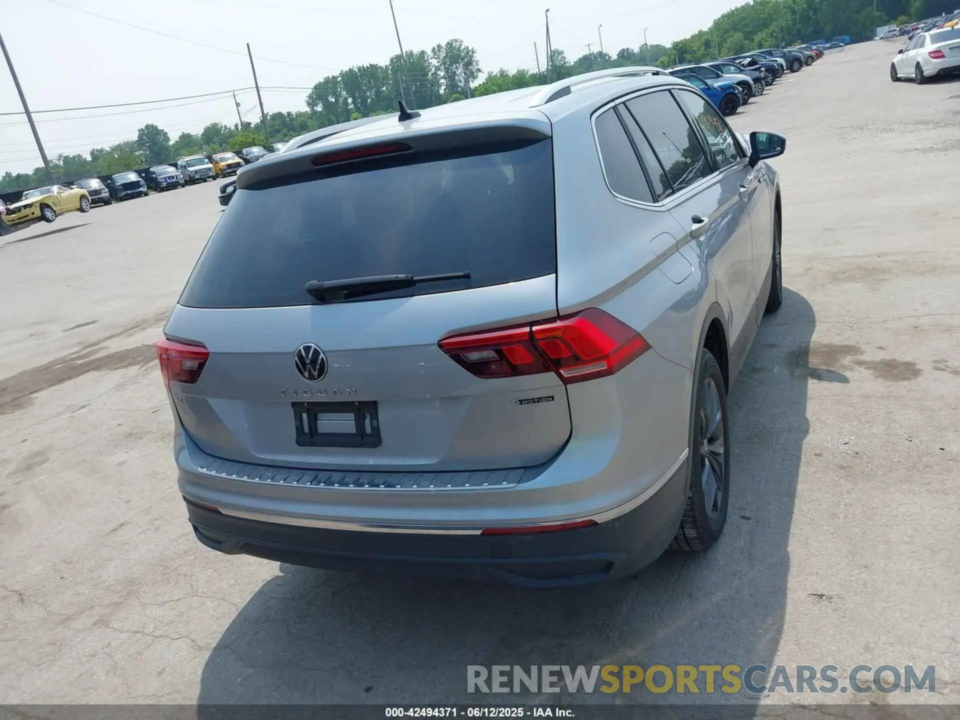 16 Photograph of a damaged car 3VV2B7AX2RM012282 VOLKSWAGEN TIGUAN 2024