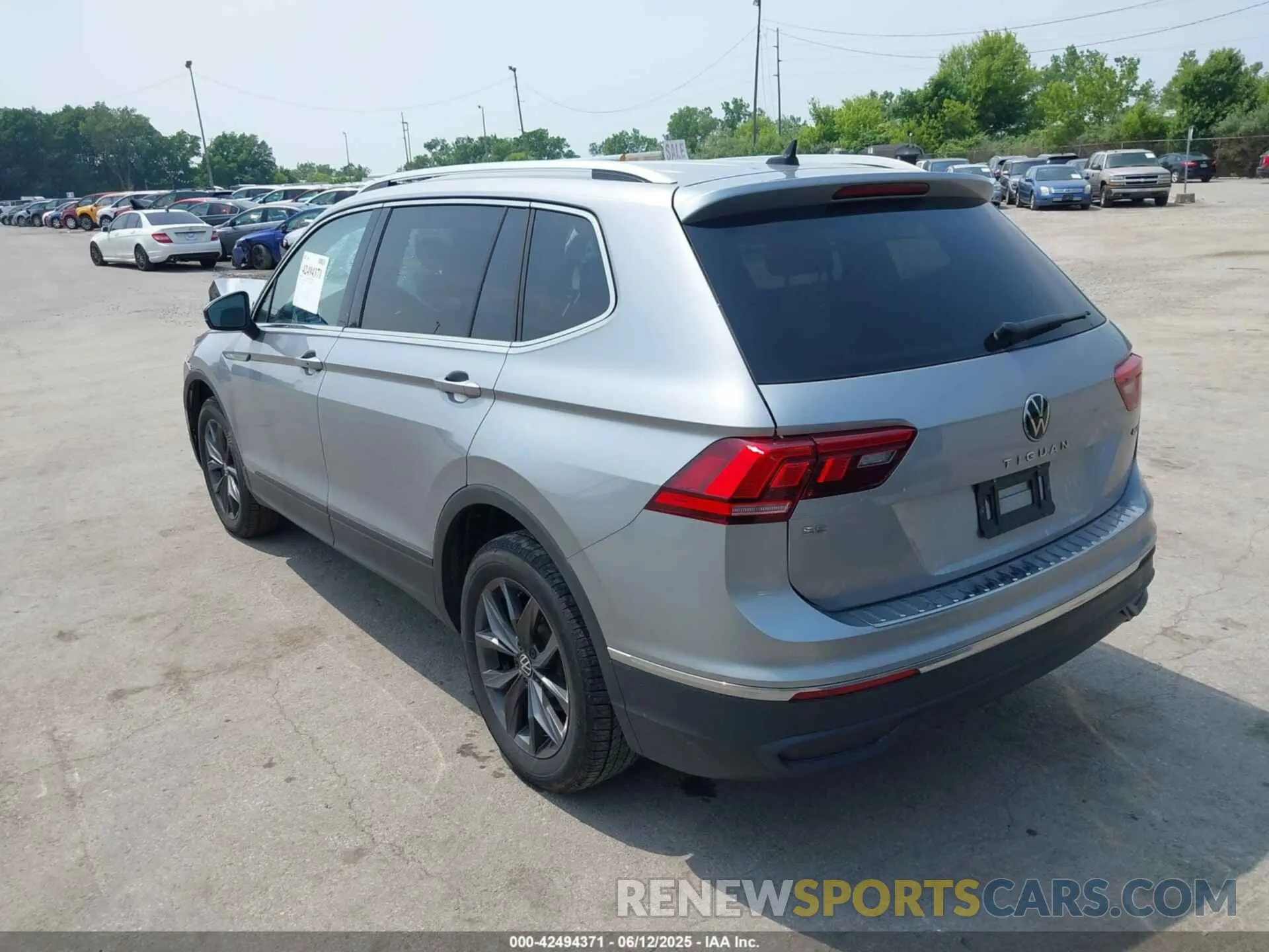 3 Photograph of a damaged car 3VV2B7AX2RM012282 VOLKSWAGEN TIGUAN 2024