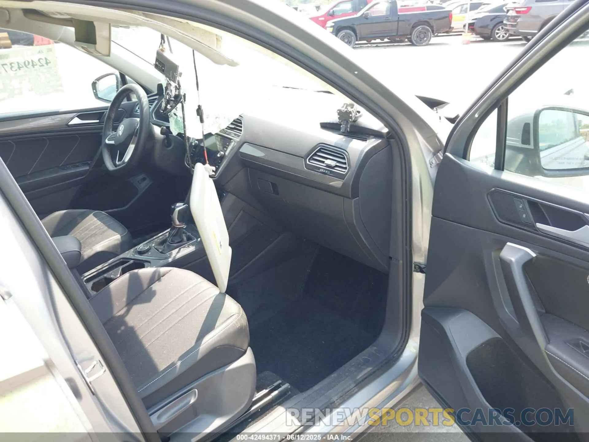 5 Photograph of a damaged car 3VV2B7AX2RM012282 VOLKSWAGEN TIGUAN 2024