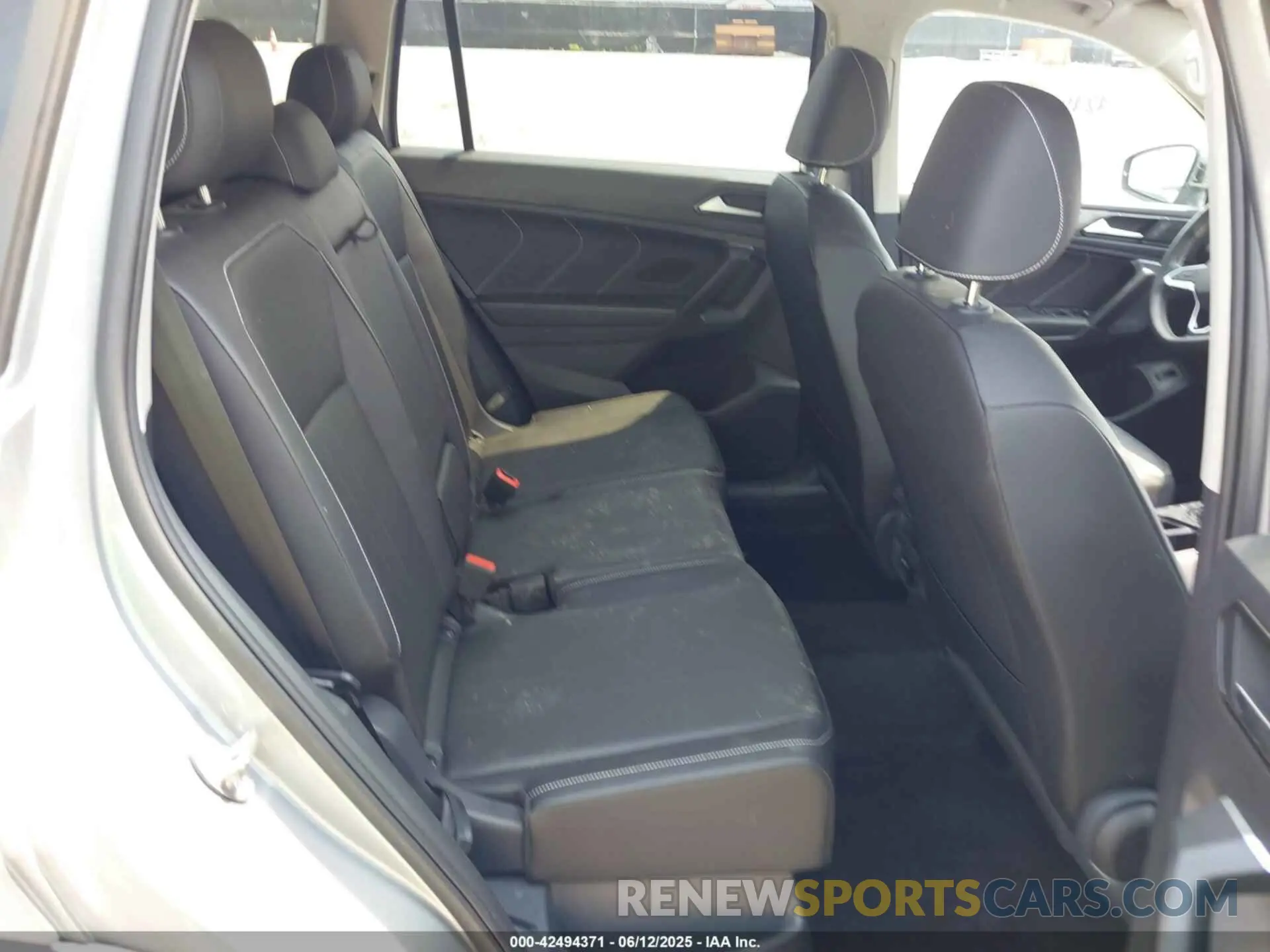 8 Photograph of a damaged car 3VV2B7AX2RM012282 VOLKSWAGEN TIGUAN 2024