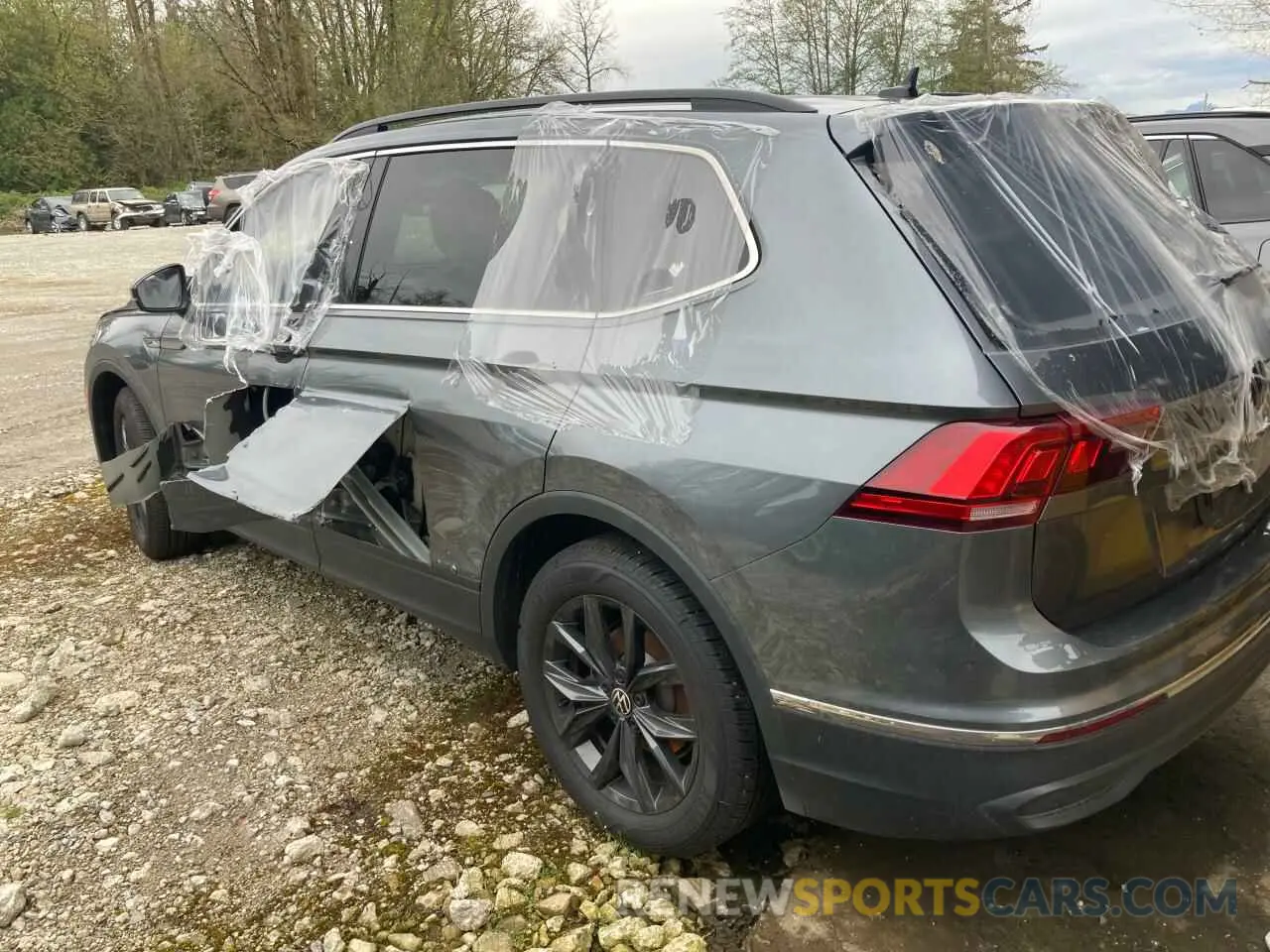 2 Photograph of a damaged car 3VV2B7AX2RM123429 VOLKSWAGEN TIGUAN 2024