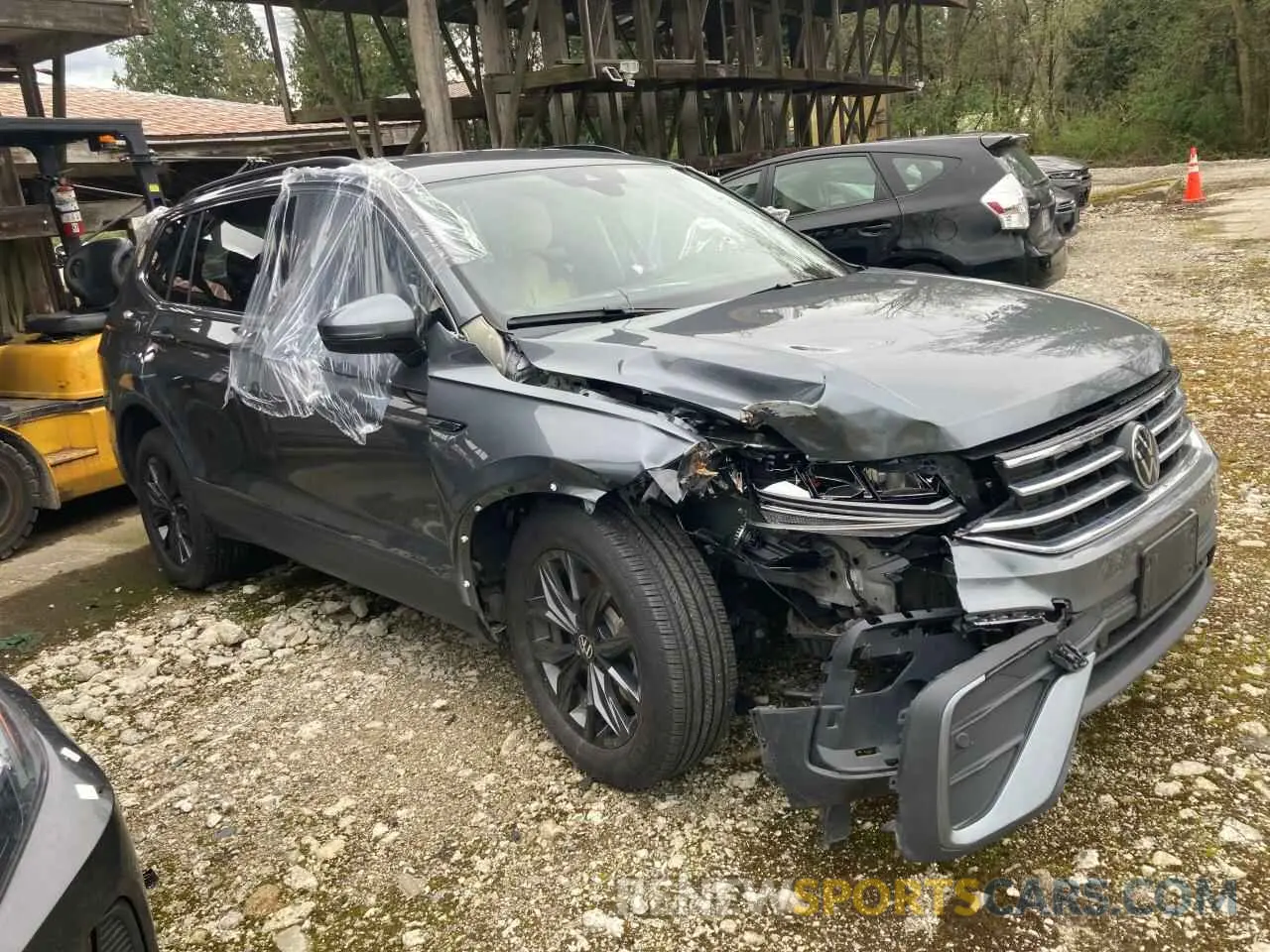4 Photograph of a damaged car 3VV2B7AX2RM123429 VOLKSWAGEN TIGUAN 2024