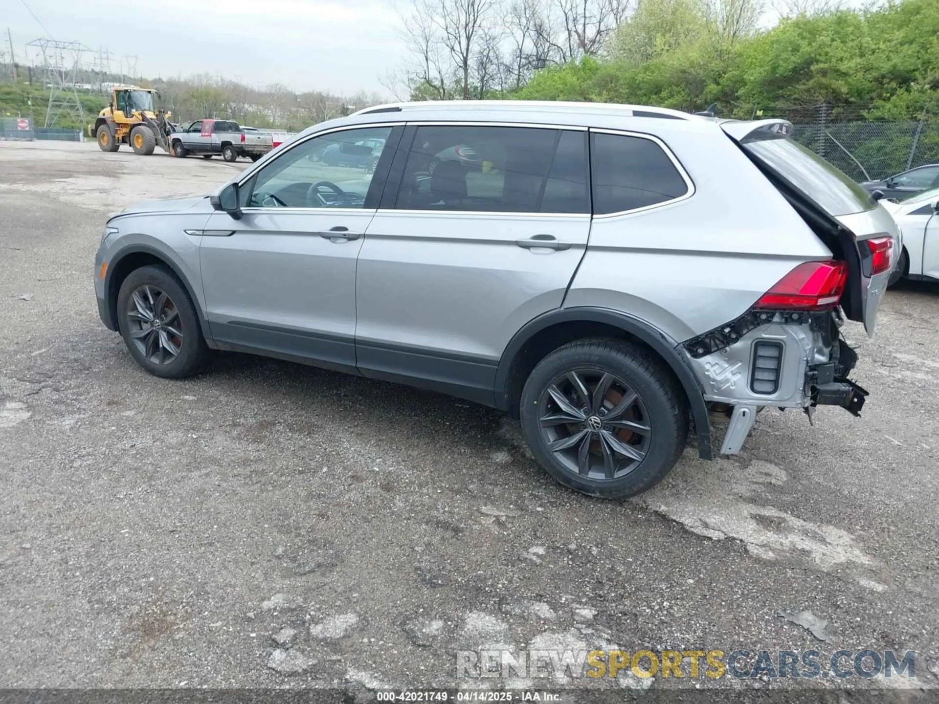 3 Photograph of a damaged car 3VV2B7AX3RM029625 VOLKSWAGEN TIGUAN 2024