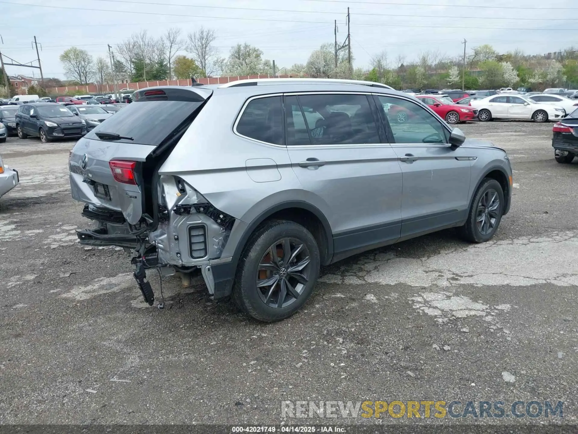 4 Photograph of a damaged car 3VV2B7AX3RM029625 VOLKSWAGEN TIGUAN 2024