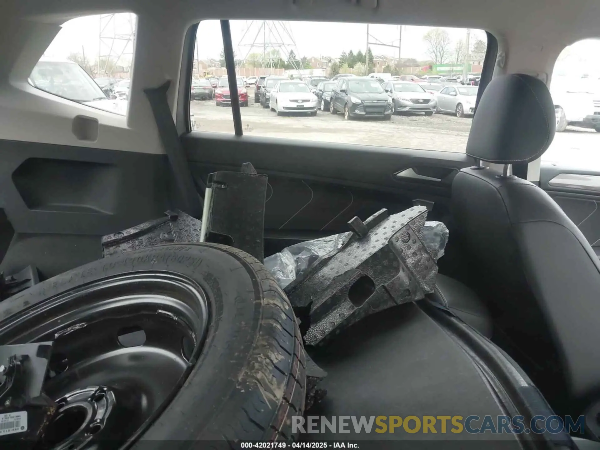 8 Photograph of a damaged car 3VV2B7AX3RM029625 VOLKSWAGEN TIGUAN 2024