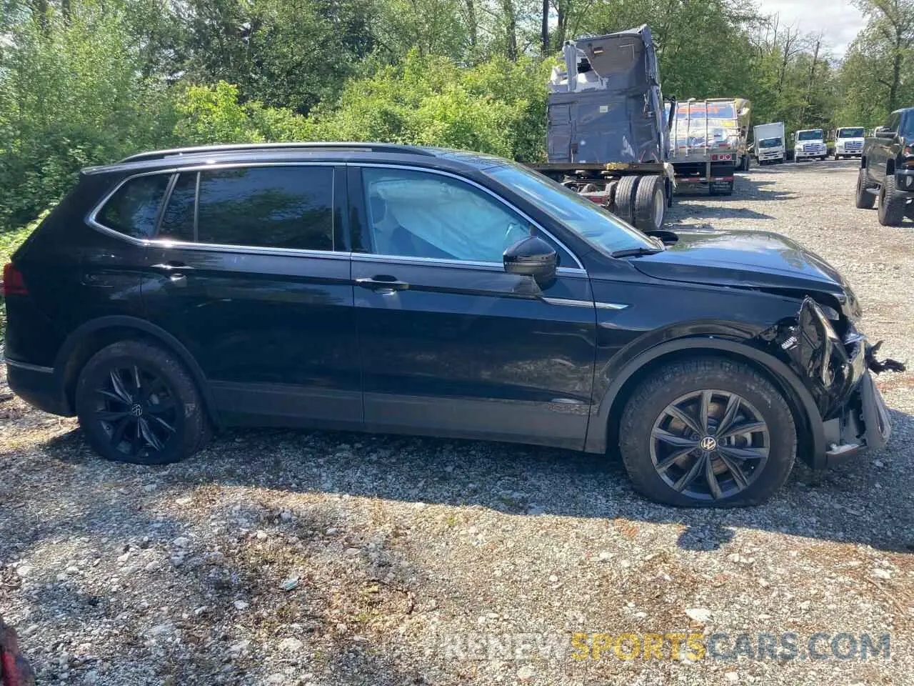 3 Photograph of a damaged car 3VV2B7AX5RM125661 VOLKSWAGEN TIGUAN 2024