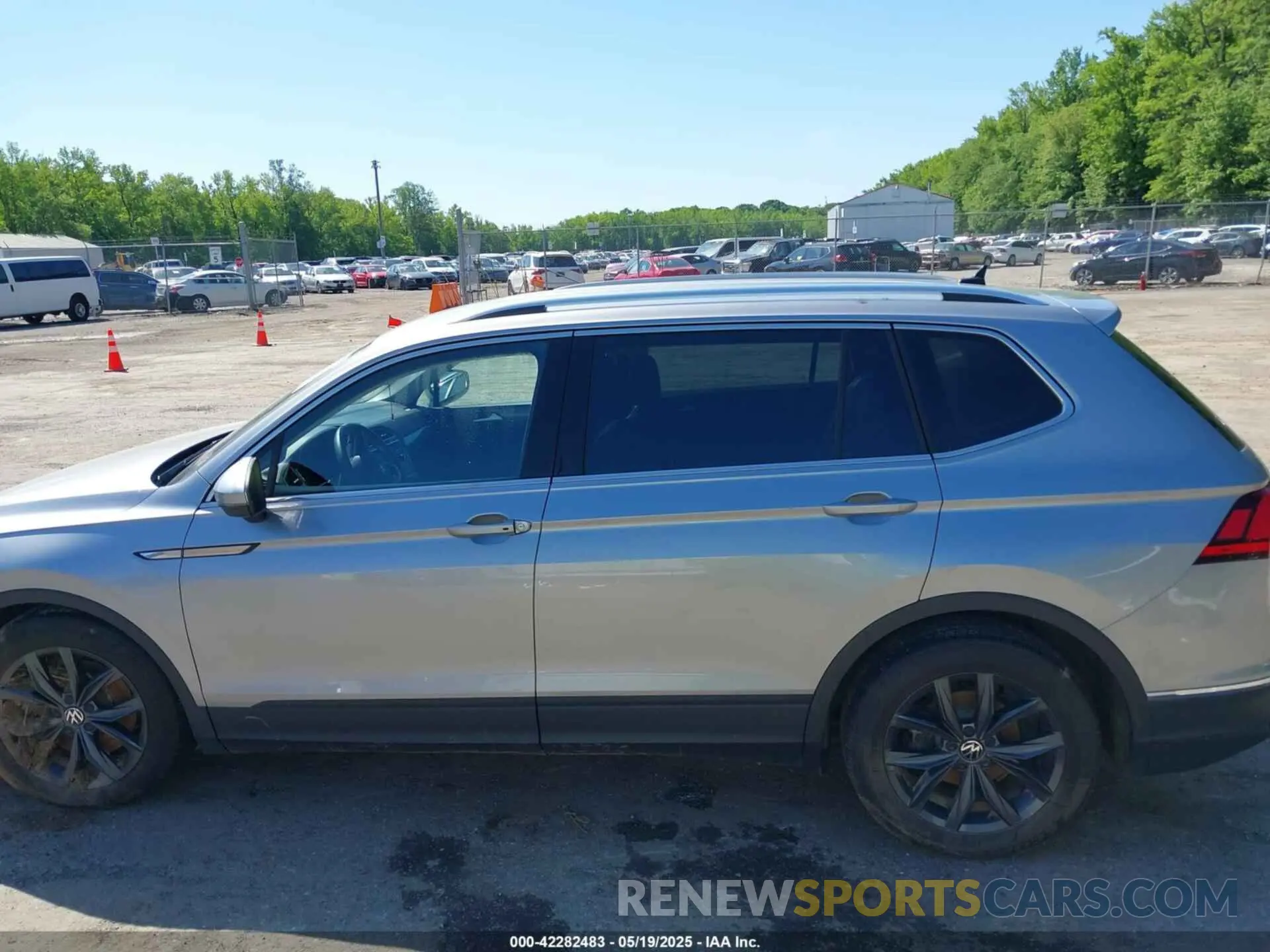 14 Photograph of a damaged car 3VV2B7AX6RM033930 VOLKSWAGEN TIGUAN 2024