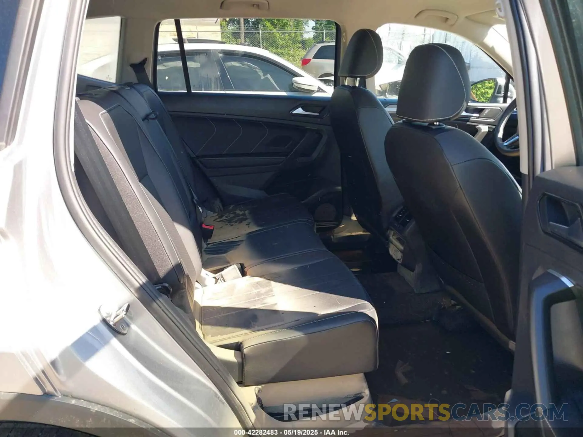 8 Photograph of a damaged car 3VV2B7AX6RM033930 VOLKSWAGEN TIGUAN 2024