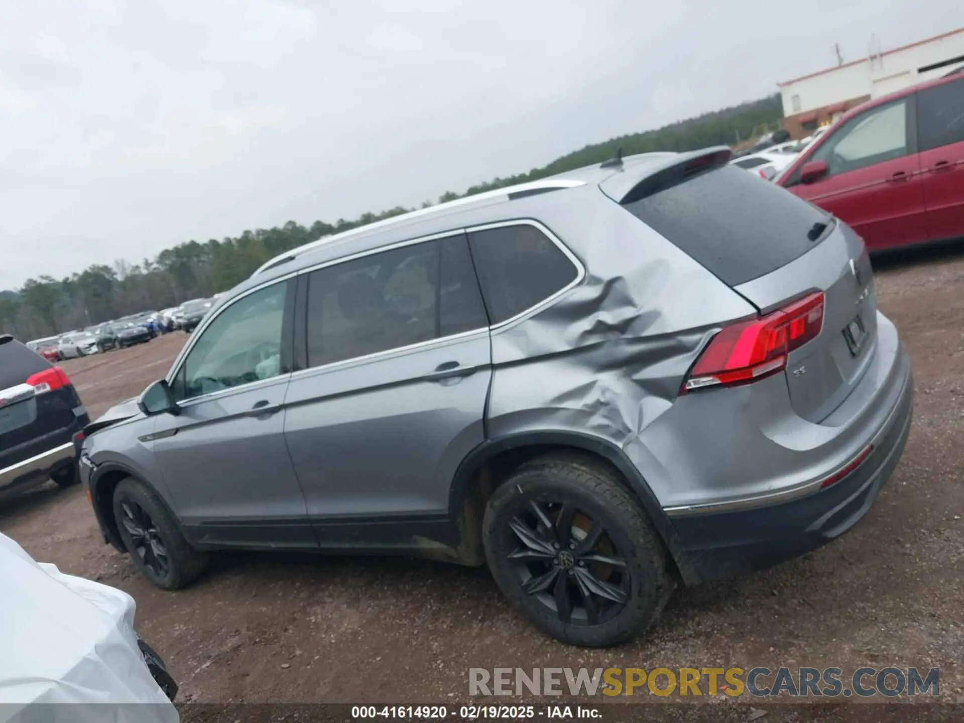 14 Photograph of a damaged car 3VV2B7AX6RM108965 VOLKSWAGEN TIGUAN 2024