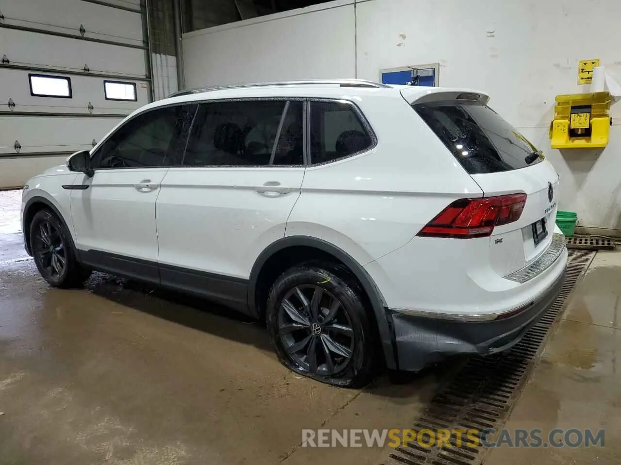 2 Photograph of a damaged car 3VV2B7AXXRM047944 VOLKSWAGEN TIGUAN 2024