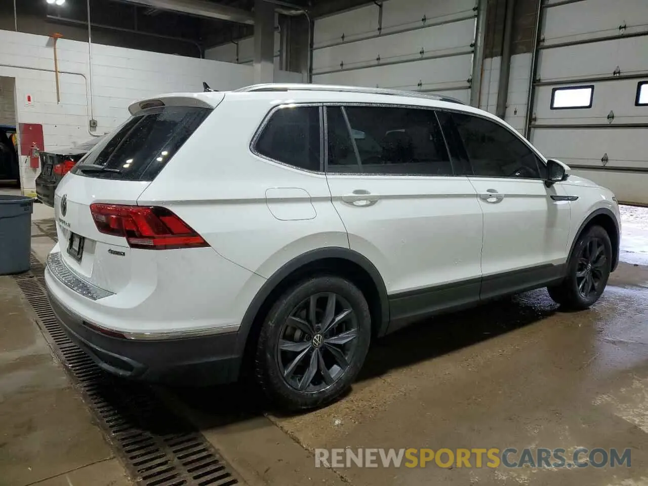 3 Photograph of a damaged car 3VV2B7AXXRM047944 VOLKSWAGEN TIGUAN 2024