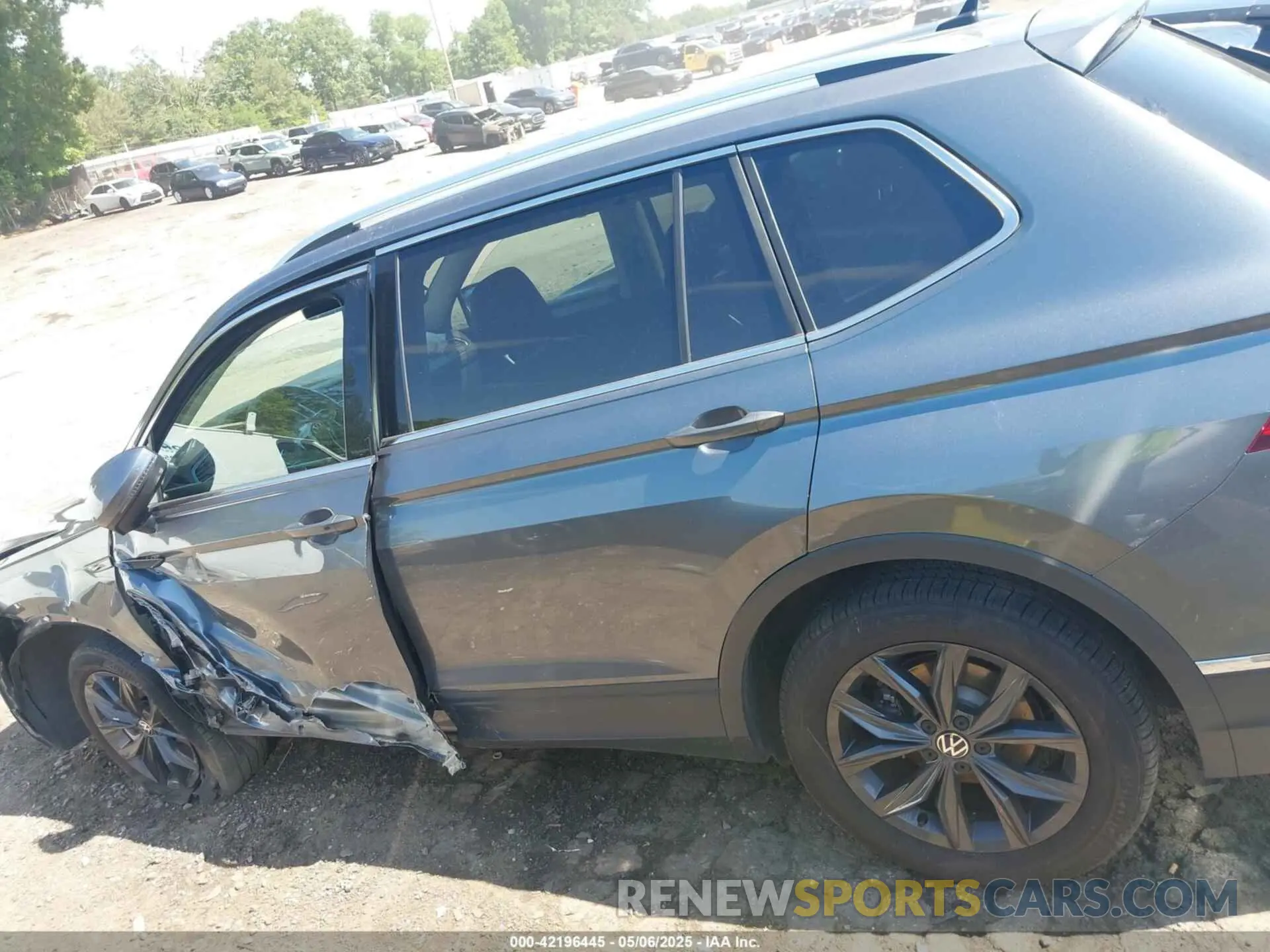 13 Photograph of a damaged car 3VV3B7AX0RM049089 VOLKSWAGEN TIGUAN 2024