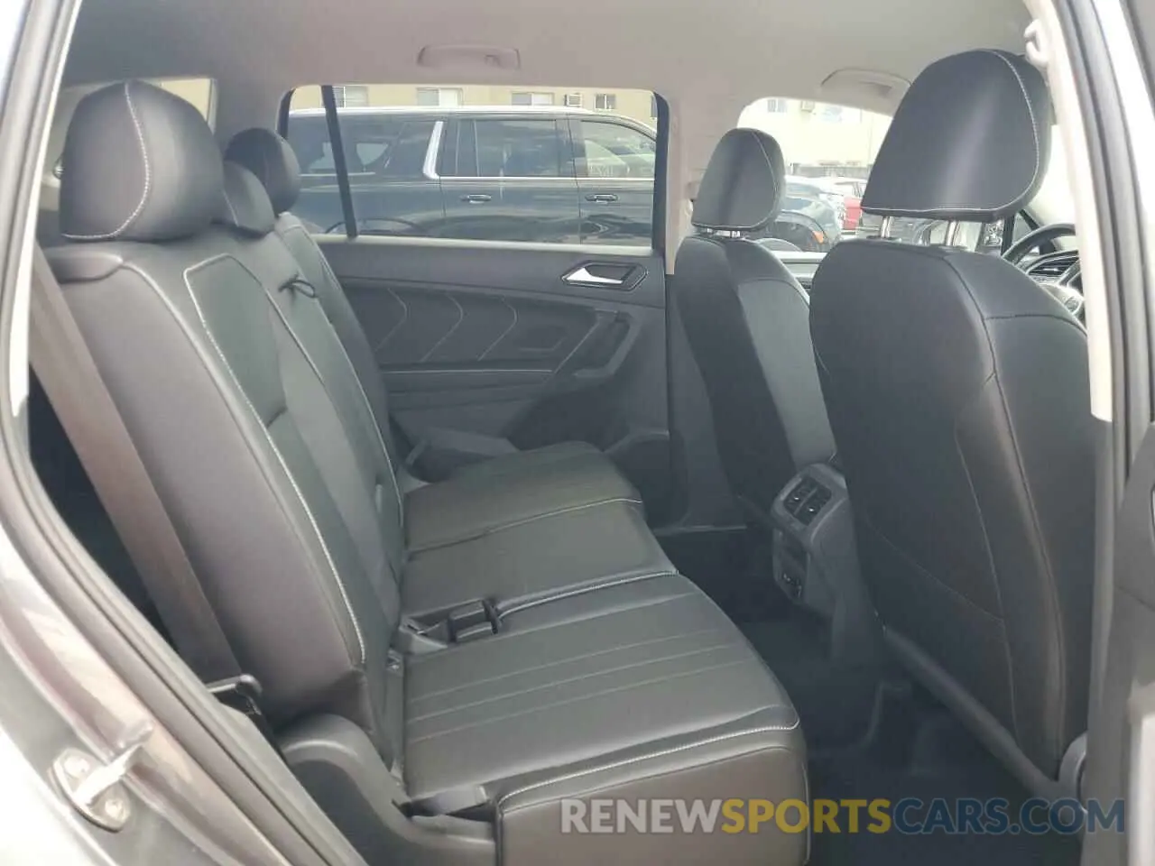 11 Photograph of a damaged car 3VV3B7AX1RM062160 VOLKSWAGEN TIGUAN 2024