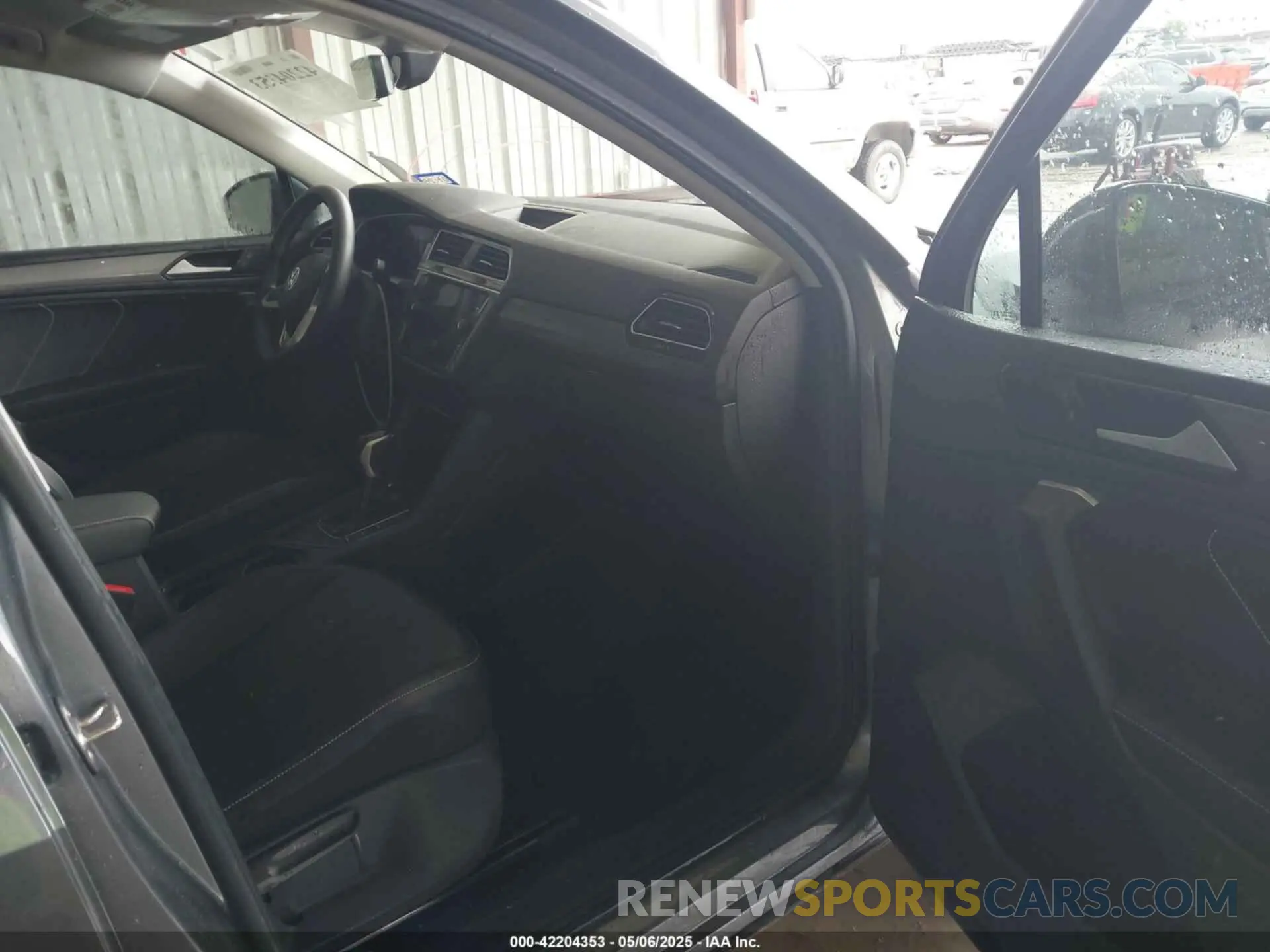 5 Photograph of a damaged car 3VV3B7AX2RM001187 VOLKSWAGEN TIGUAN 2024