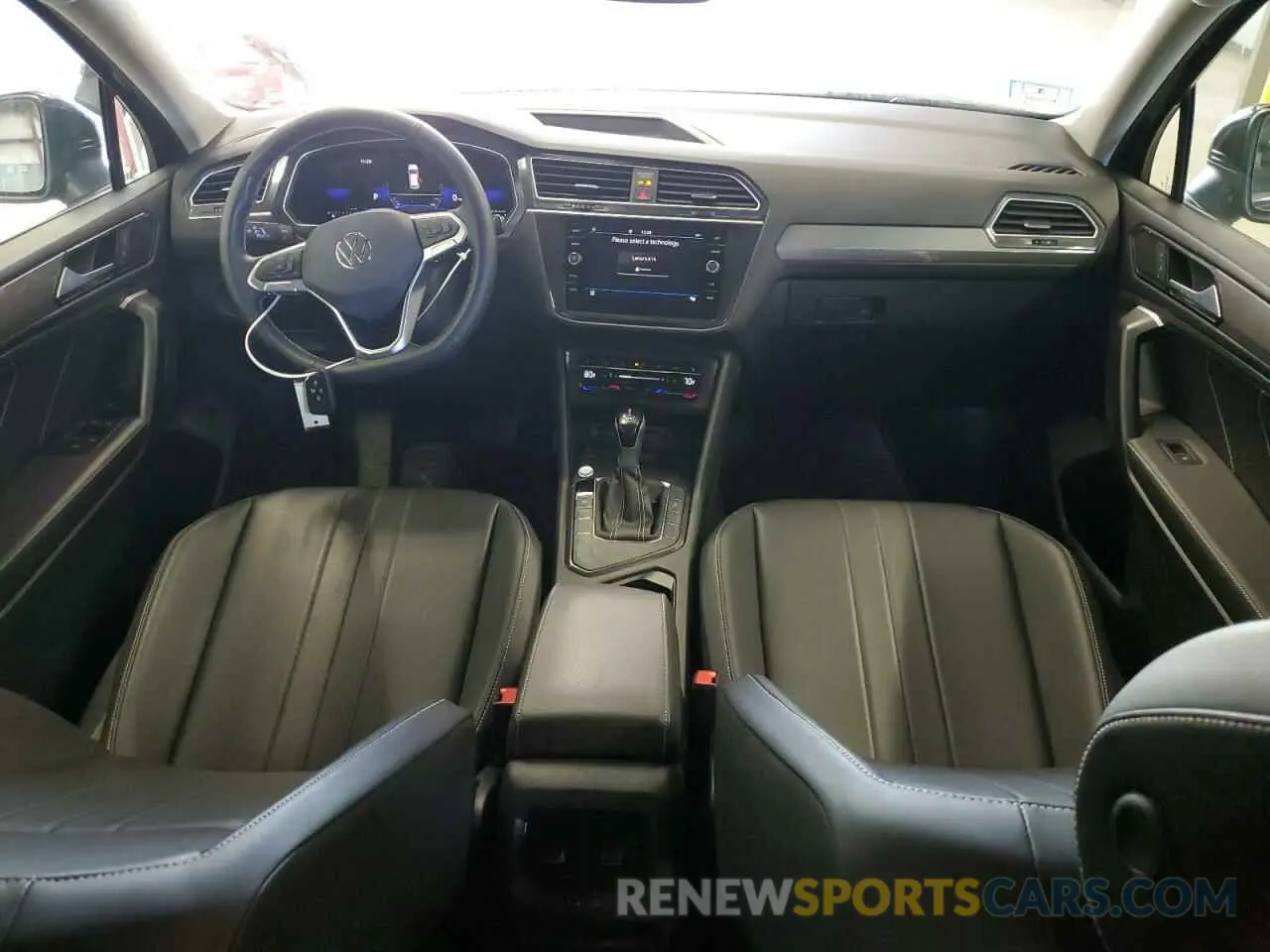 8 Photograph of a damaged car 3VV3B7AX2RM069974 VOLKSWAGEN TIGUAN 2024