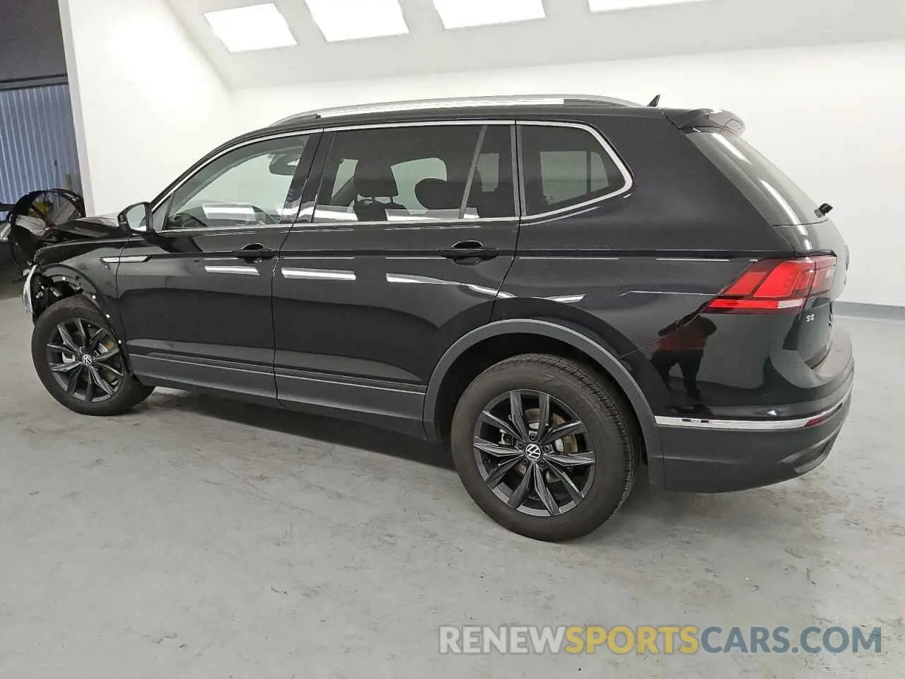 2 Photograph of a damaged car 3VV3B7AX2RM125086 VOLKSWAGEN TIGUAN 2024