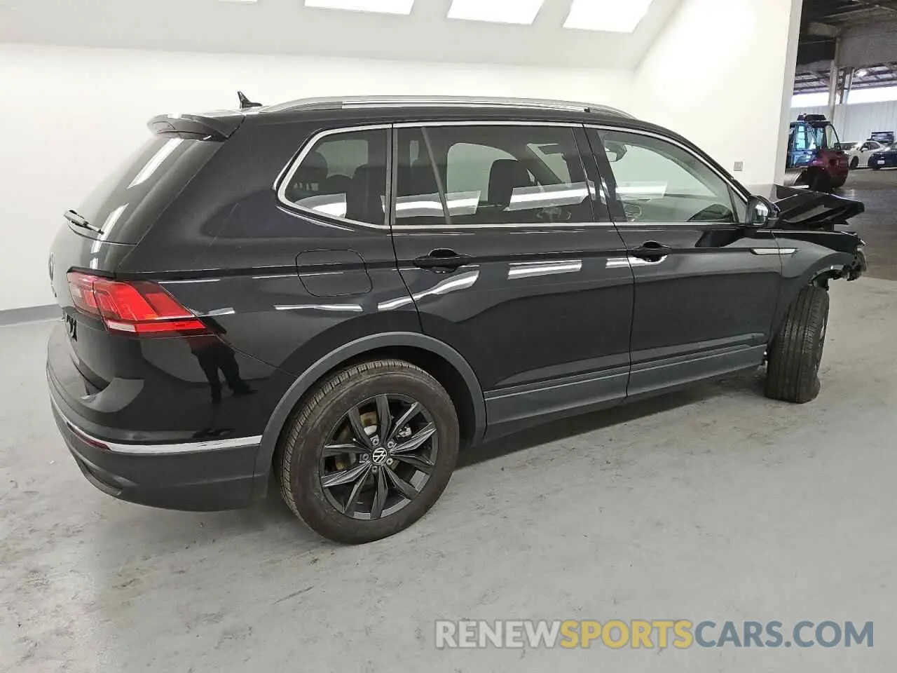 3 Photograph of a damaged car 3VV3B7AX2RM125086 VOLKSWAGEN TIGUAN 2024