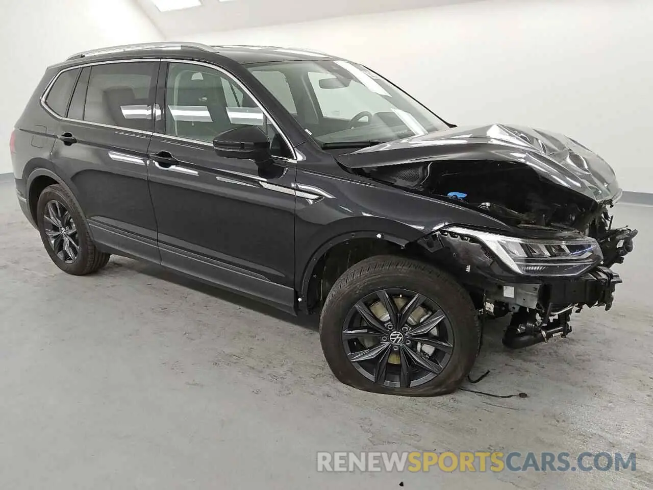 4 Photograph of a damaged car 3VV3B7AX2RM125086 VOLKSWAGEN TIGUAN 2024