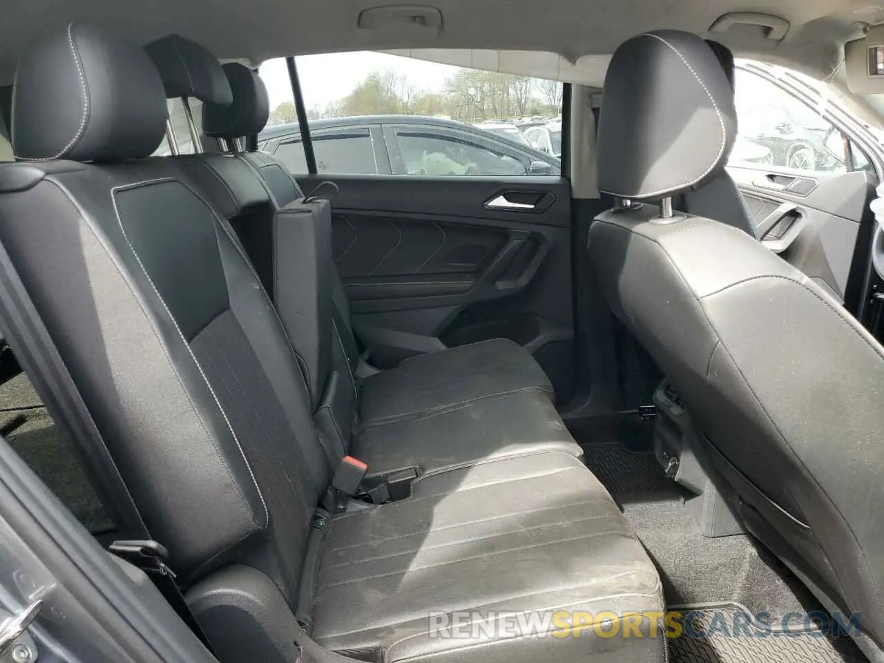 11 Photograph of a damaged car 3VV3B7AX4RM017861 VOLKSWAGEN TIGUAN 2024