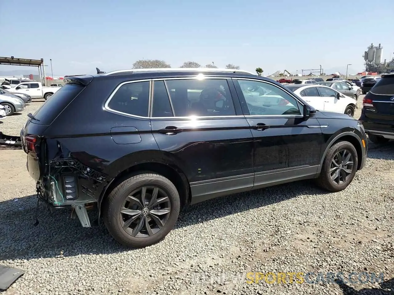 3 Photograph of a damaged car 3VV3B7AX4RM141404 VOLKSWAGEN TIGUAN 2024