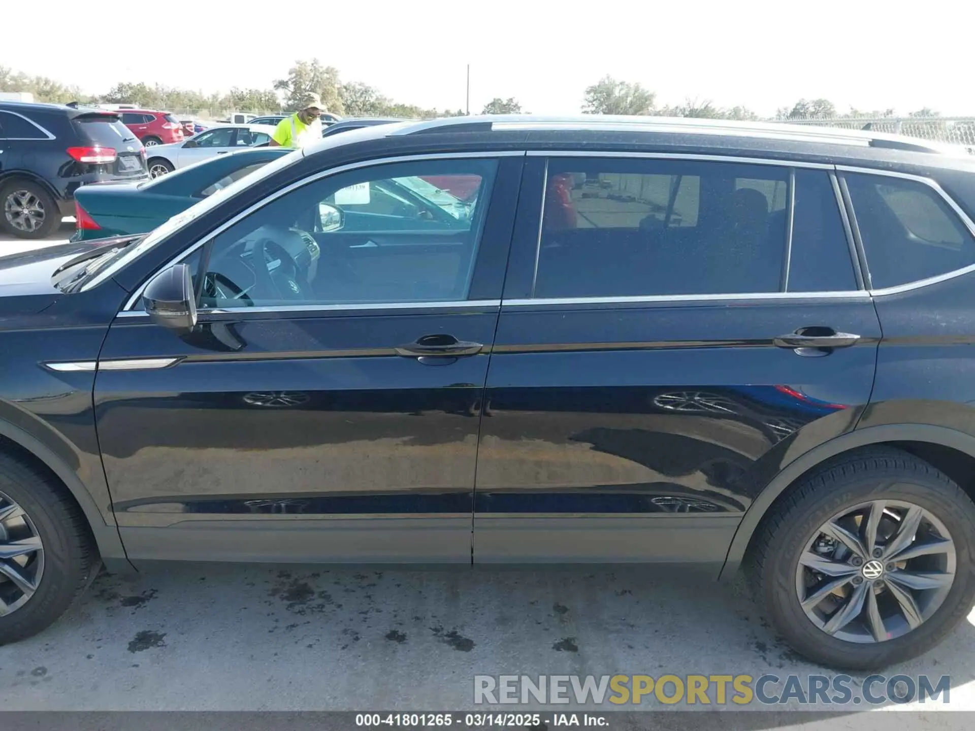14 Photograph of a damaged car 3VV3B7AX5RM027024 VOLKSWAGEN TIGUAN 2024
