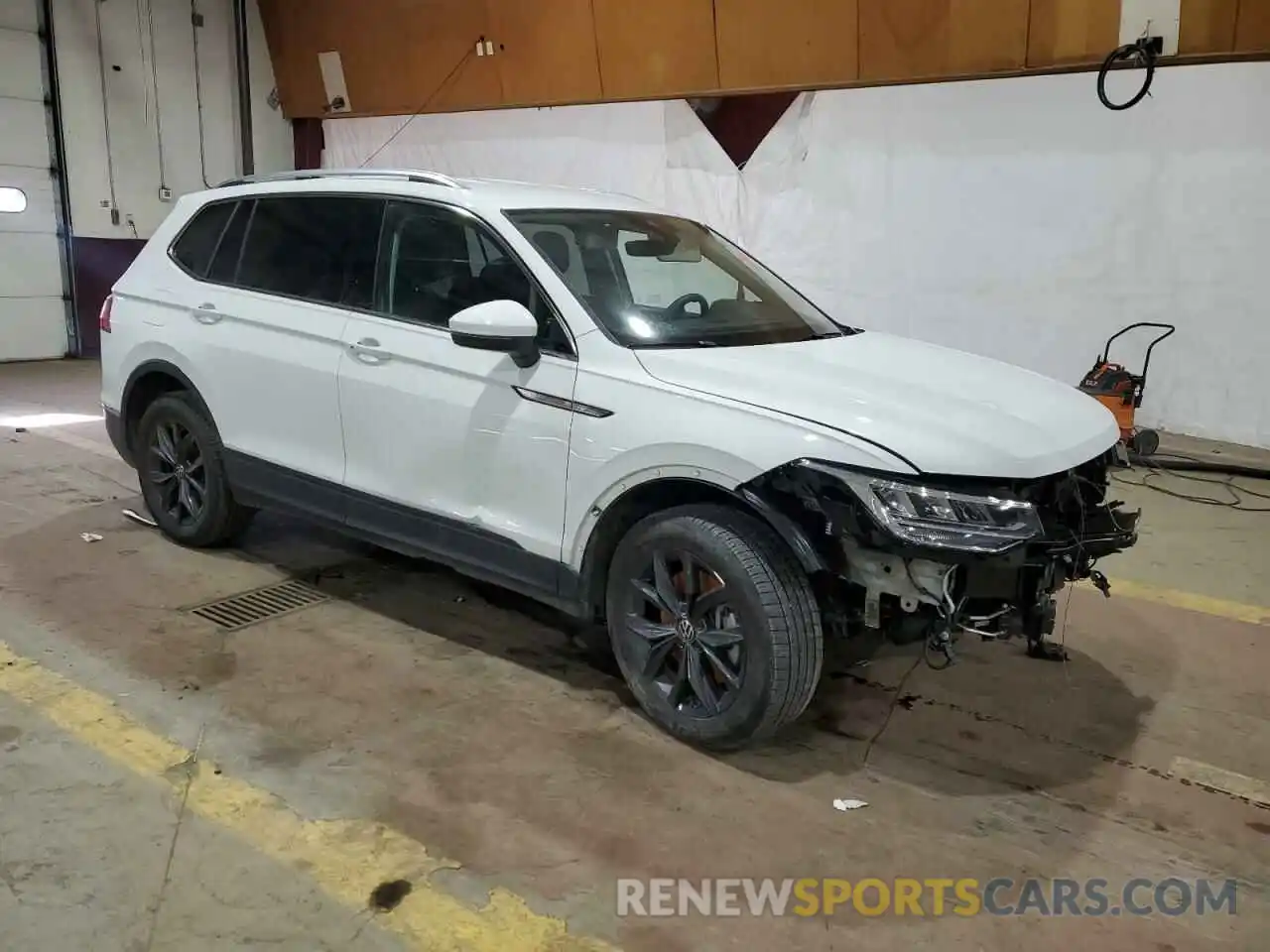 4 Photograph of a damaged car 3VV3B7AX5RM069404 VOLKSWAGEN TIGUAN 2024